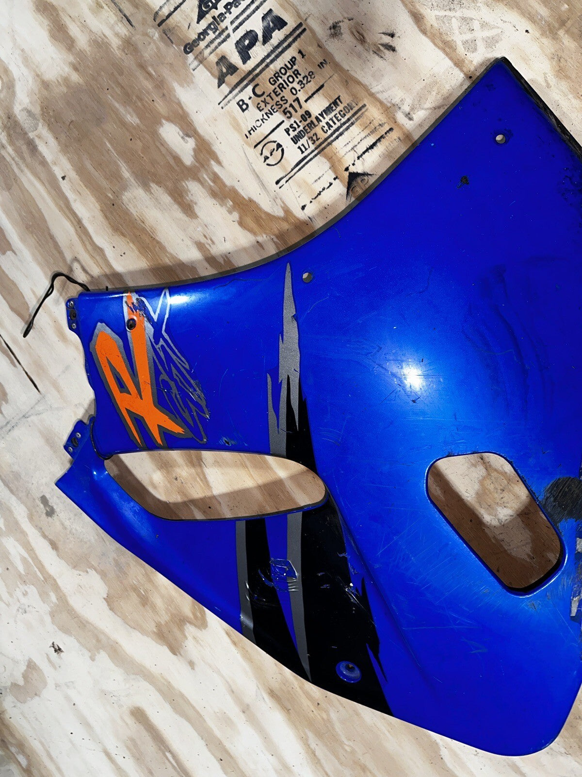 92 93 SUZUKI GSXR 600 93 95 GSXR 750 RIGHT SIDE MID FAIRING COWL OEM 