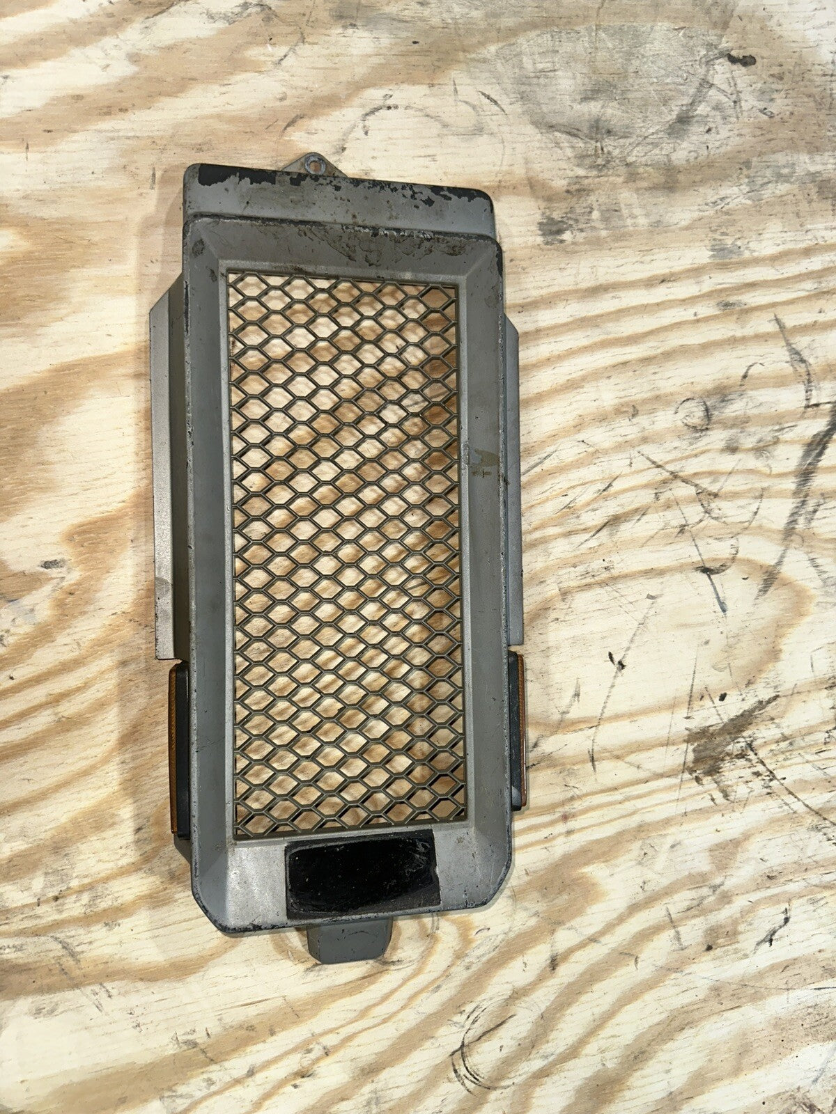 1985-86 HONDA VT500C VT500 VT 500 C SHADOW RADIATOR GRILL GUARD COVER OEM