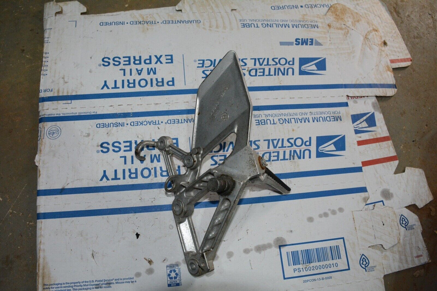 94 Honda CBR 600 CBR600 F2 F 2 front right foot rest peg and mount bracket