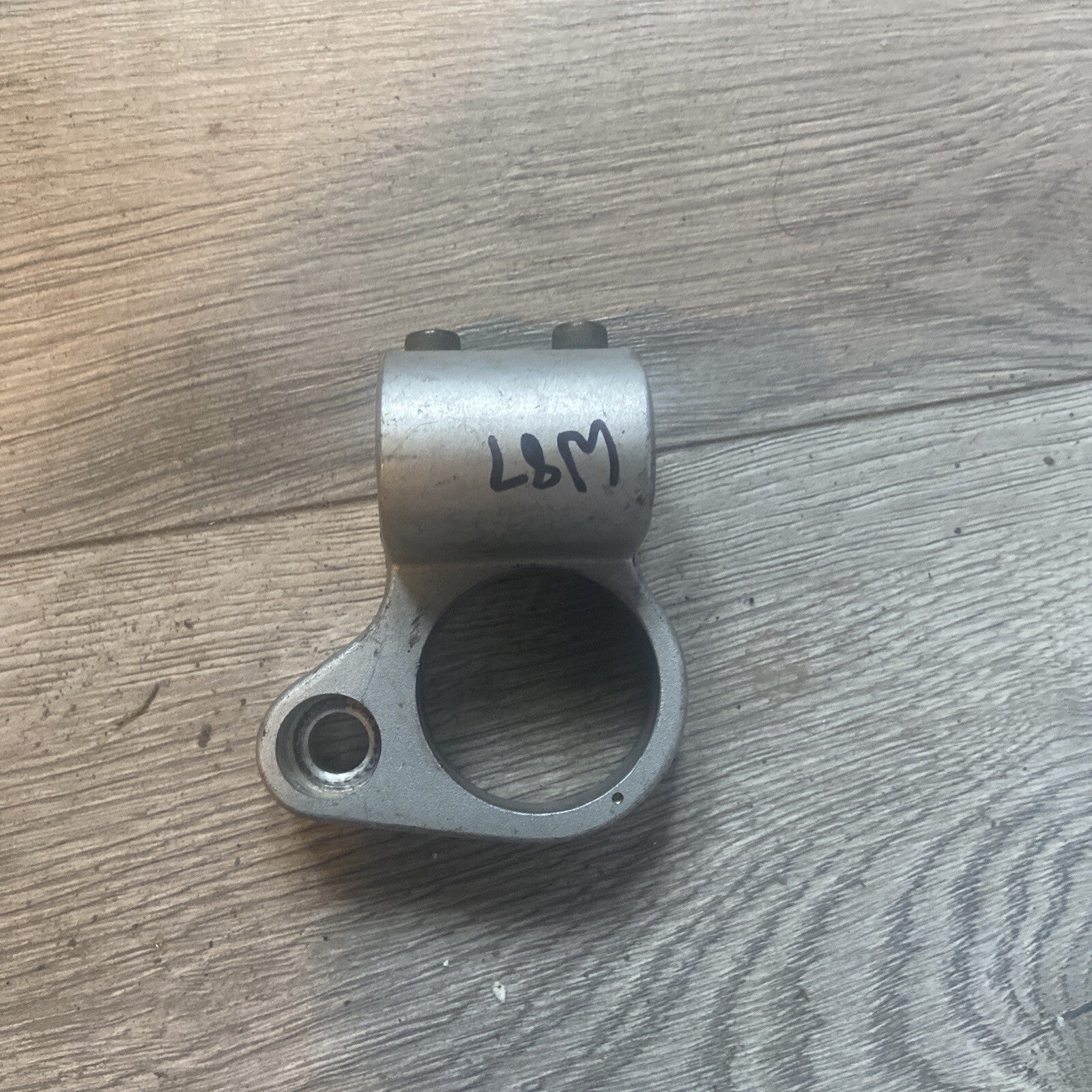 94 SUZUKI GSX 600 F KATANA RIGHT HANDLE BAR CLAMP GSX600