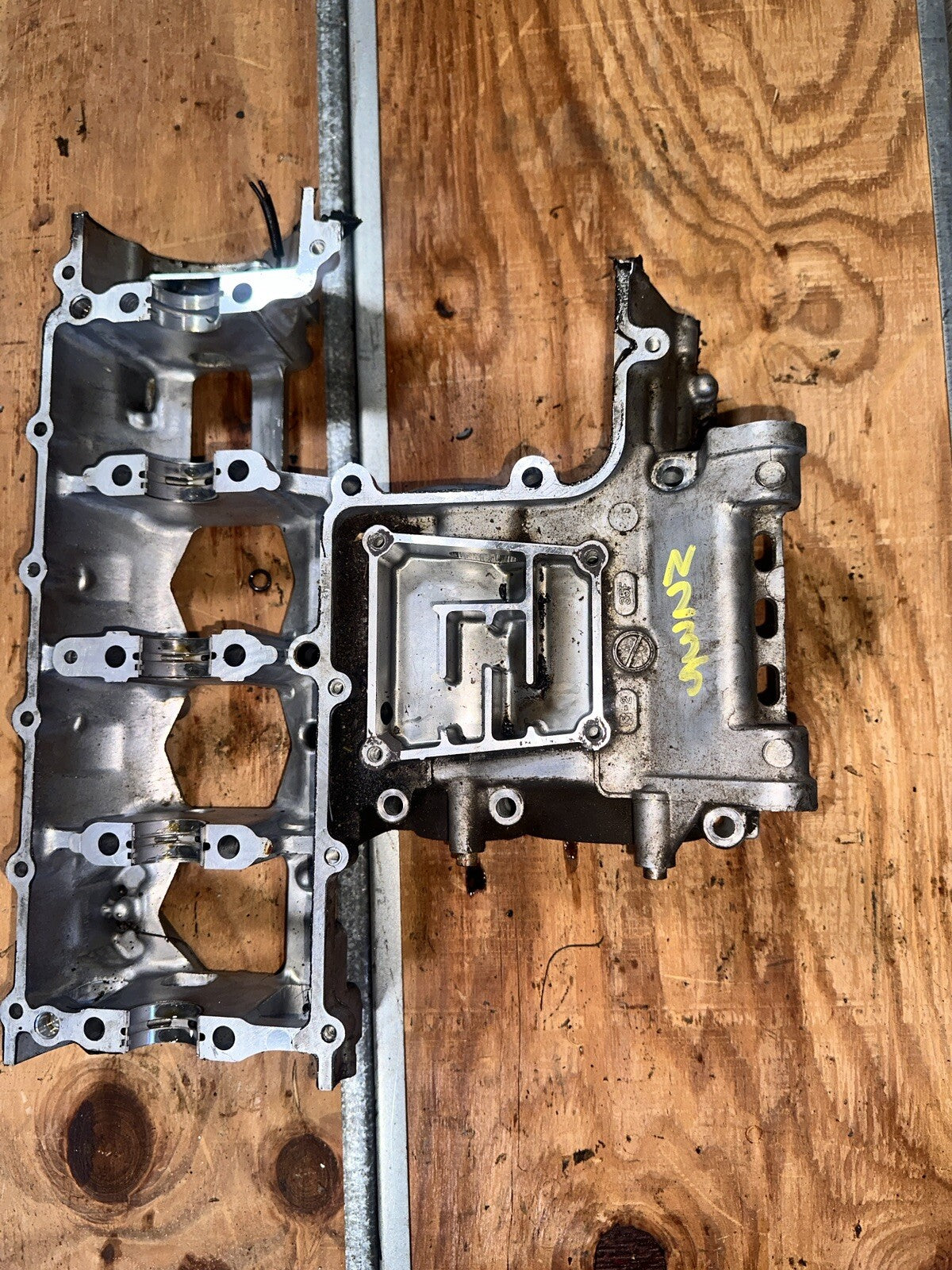 Suzuki 2004 2005 GSXR600 Engine Motor Crankcase Block Middle Section