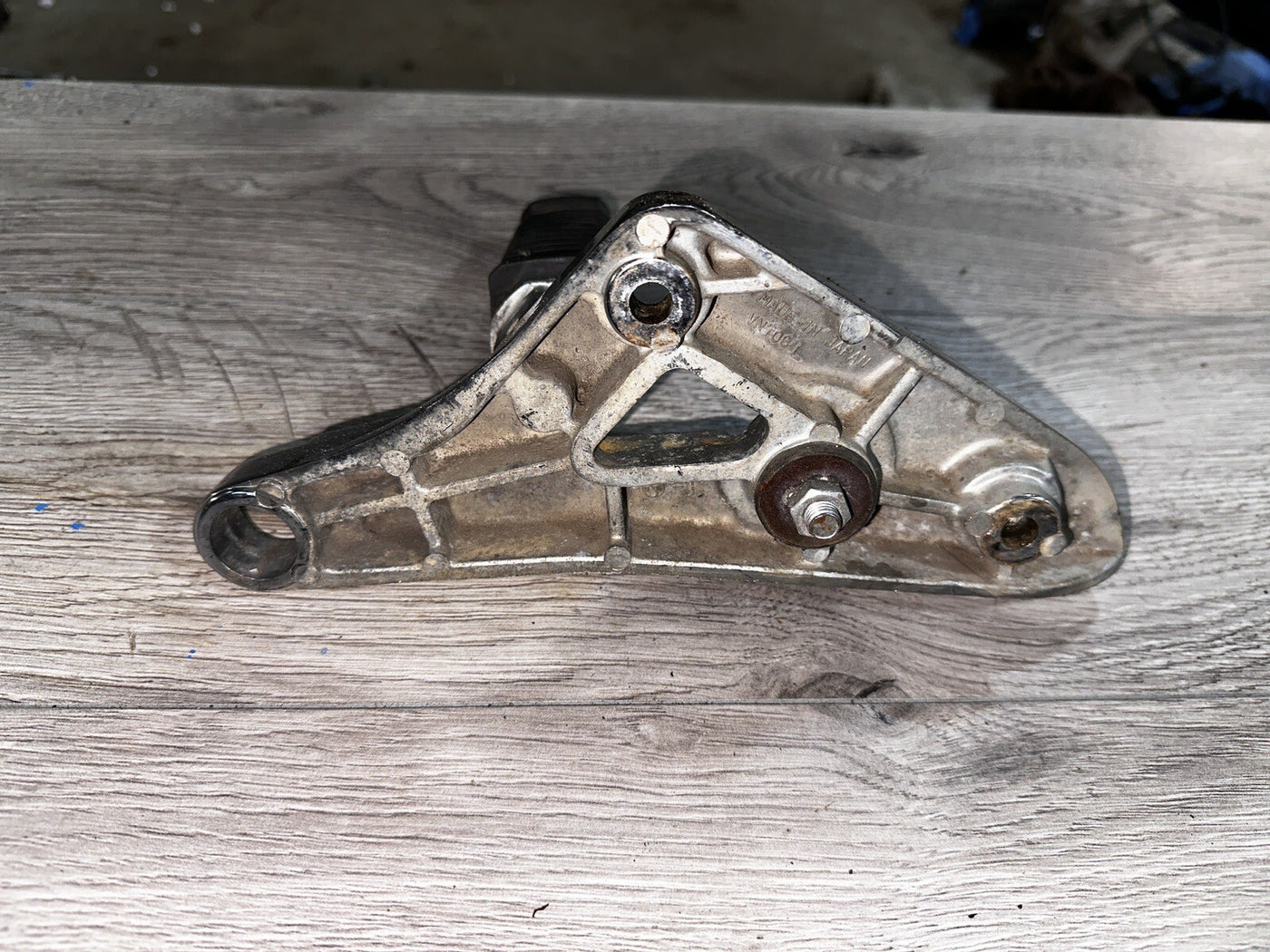 Kawasaki VN750 Vulcan 1986 Left Foot Rest Hanger + Peg