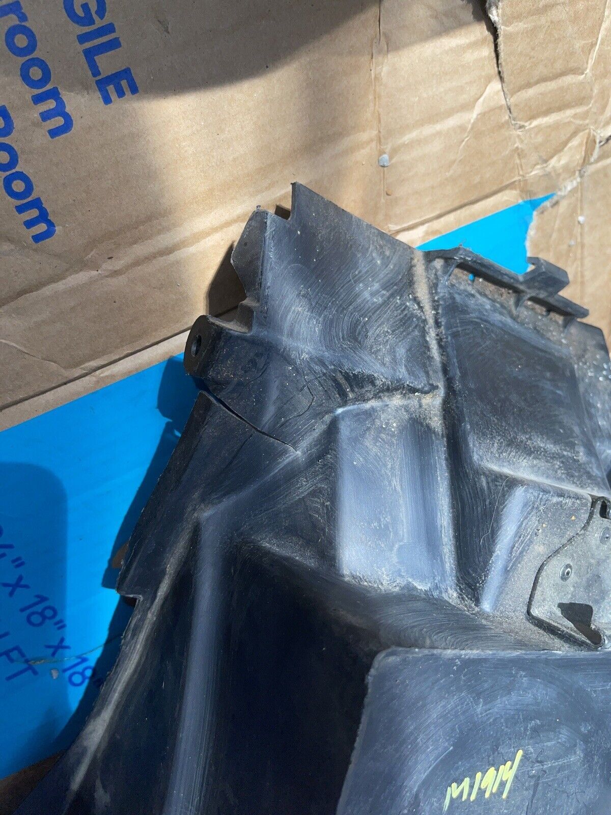 1991 KAWASAKI NINJA ZX11 REAR BACK TAIL UNDERTAIL BATTERY TRAY PLASTIC
