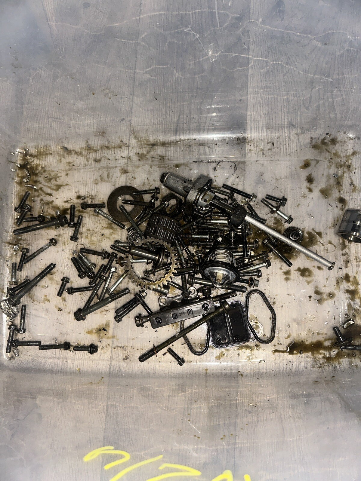 04 05 2005 Suzuki GSXR600 MISC MOTOR BOLTS HARDWARE VALVE COVER