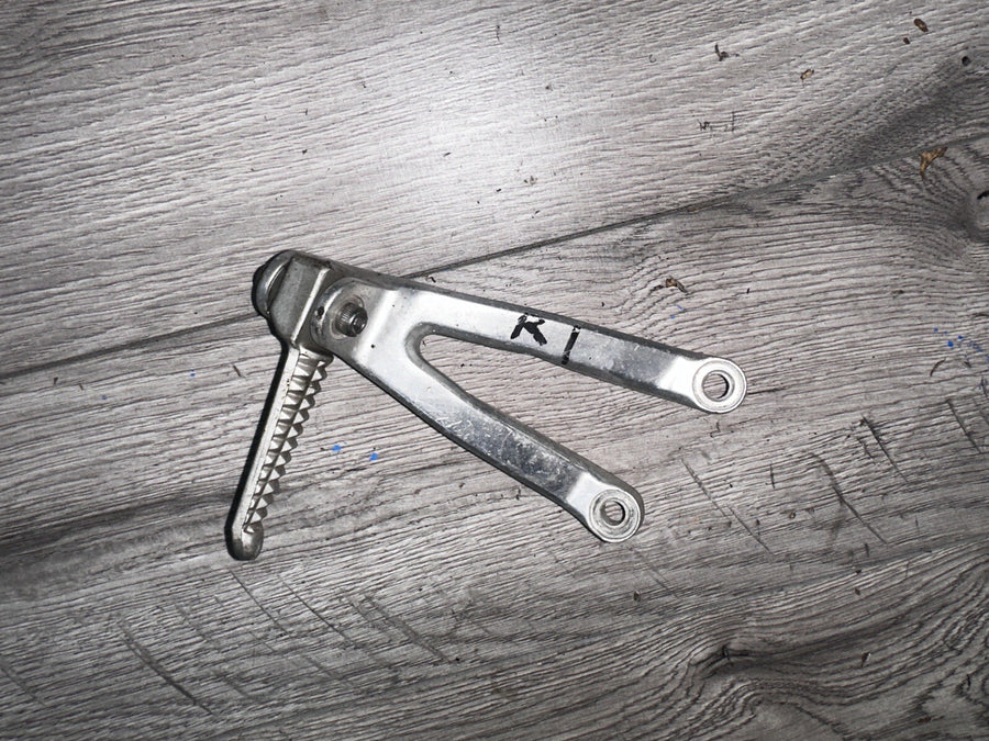 98-01 Yamaha YZF R1 YZFR1 Rear Left Passenger Peg Bracket