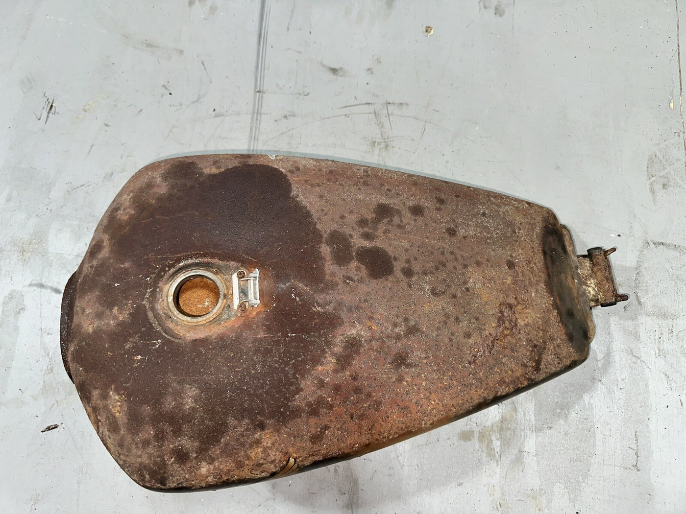 85 Honda VF500 VF 500 C V30 Magna Gas Fuel Petrol Tank 