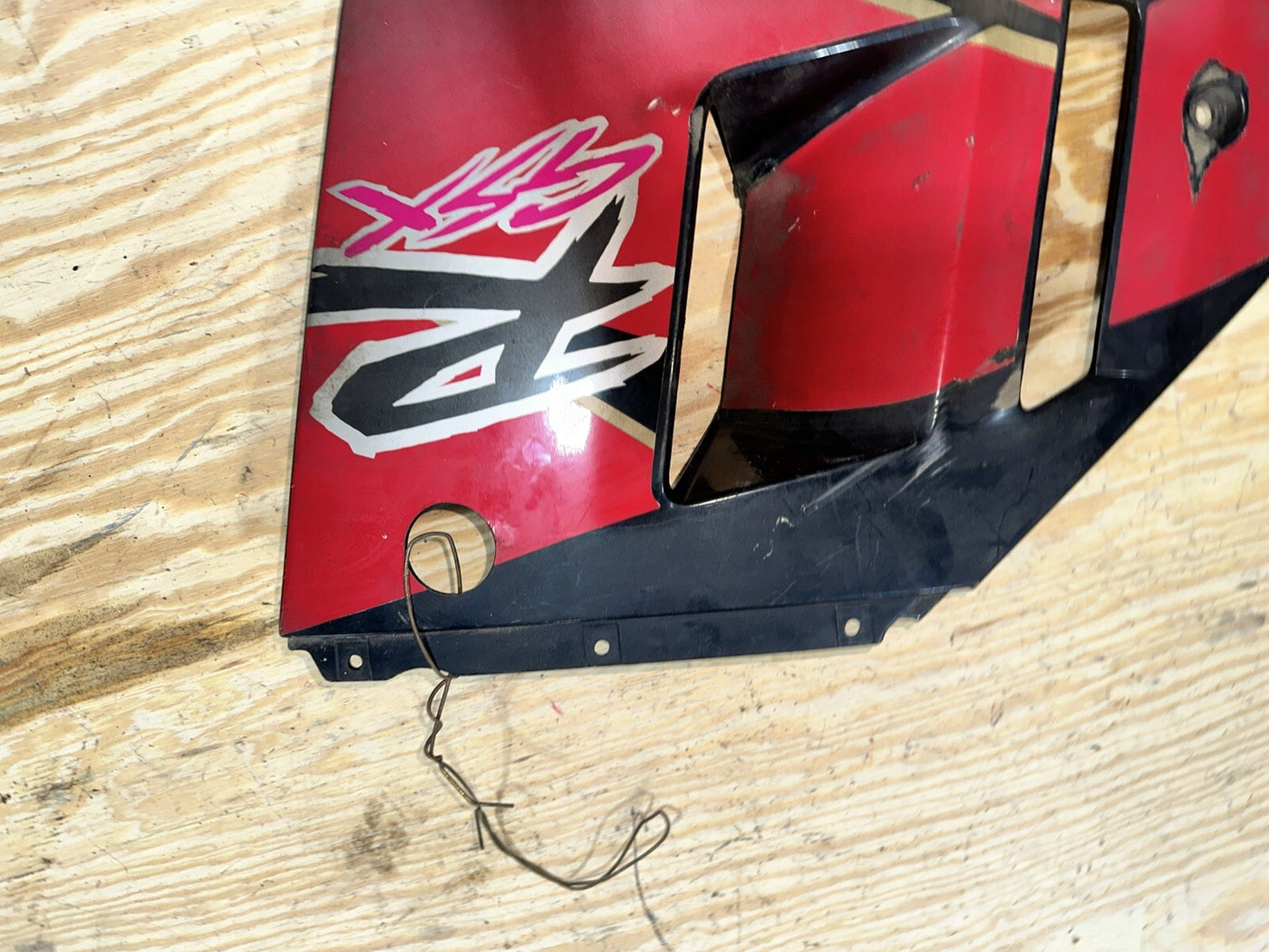 1991 1992 Suzuki GSXR1100 1100 Right Side Fairing Cowling OEM 94431-40C0