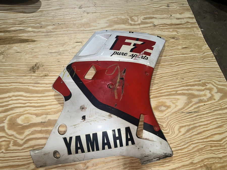 87 Yamaha FZ 700 Genesis Right Side Fairing 2KT-W283F-00-2X 1987