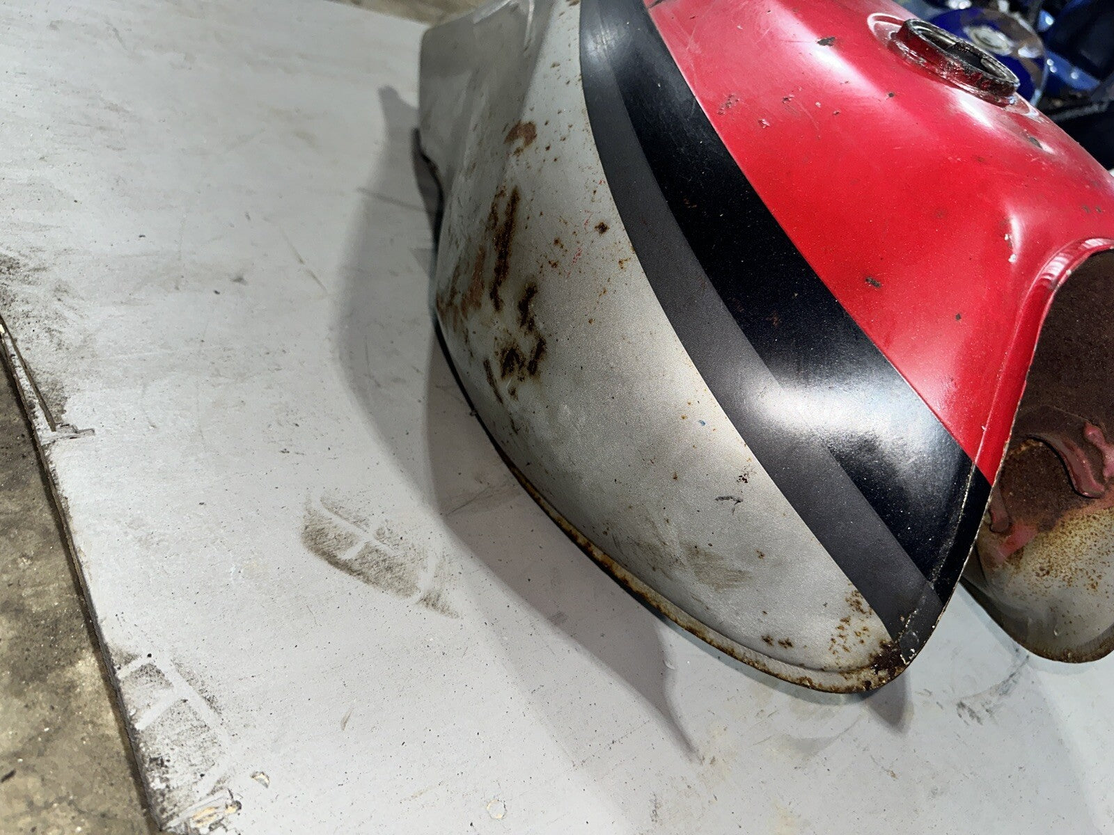 1984 1985 Yamaha FJ600 FJ 600 OEM Gas Fuel Tank 33M-24110-00-09