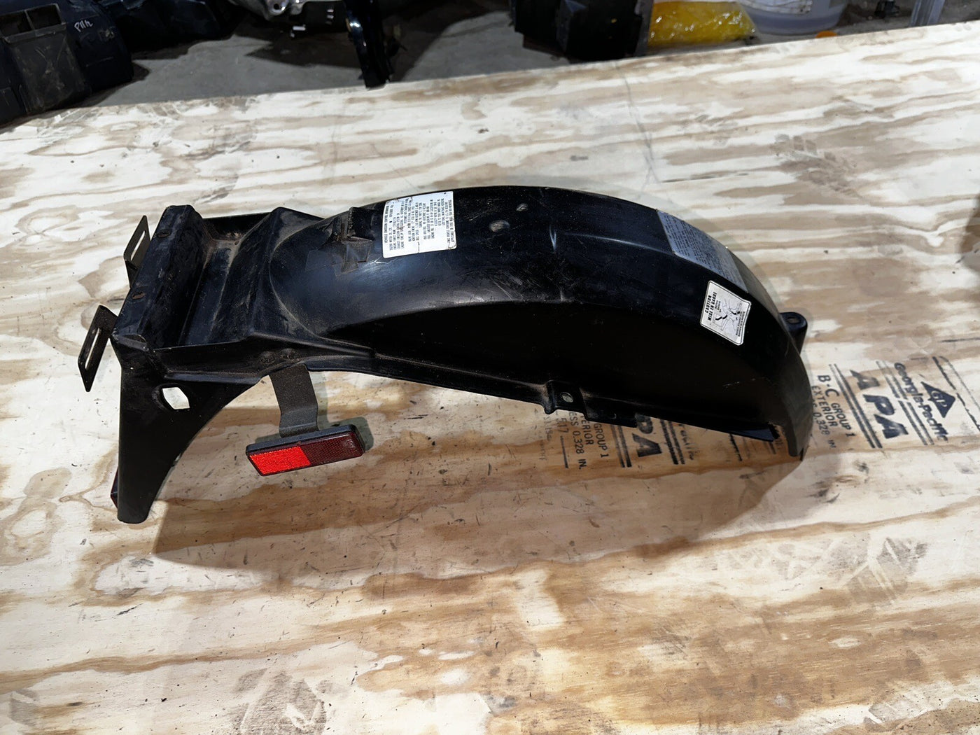 1993 SUZUKI GS500E REAR BACK TAIL UNDERTAIL BATTERY TRAY PLASTIC