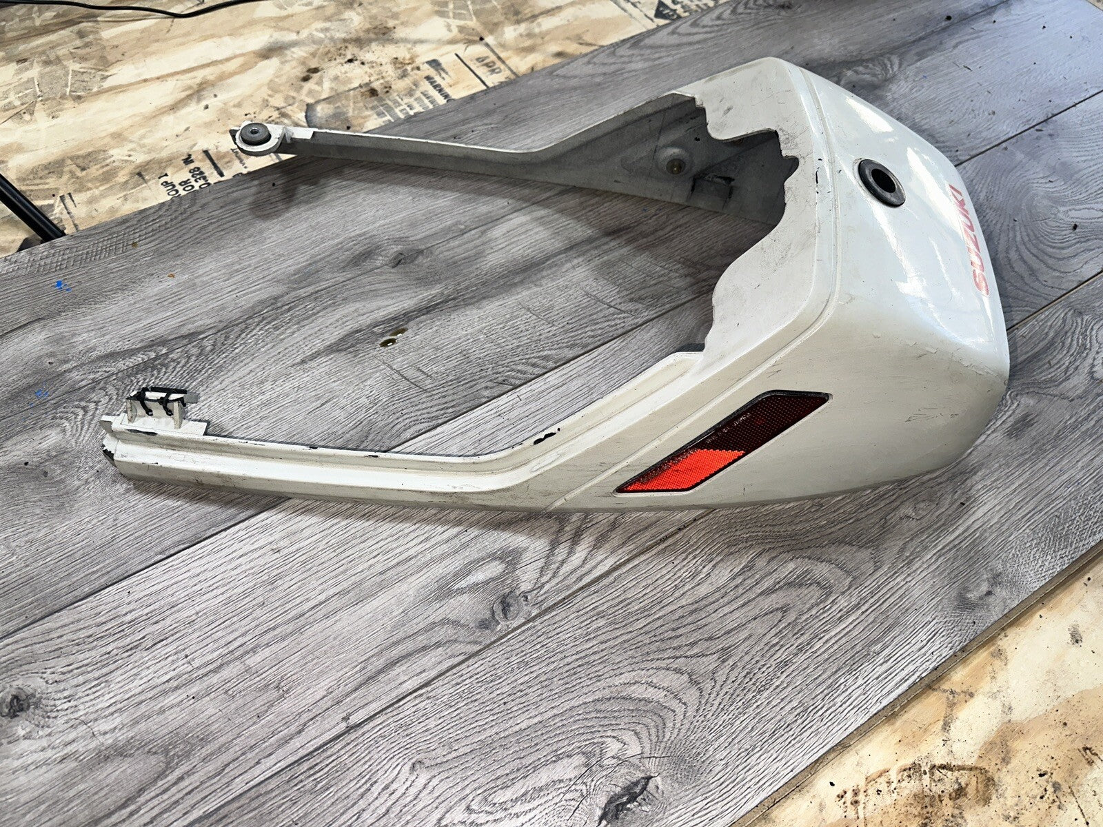 1982 1983 82 83 Suzuki GS1100E Rear Tail Back Piece Fairing Cowl Shroud