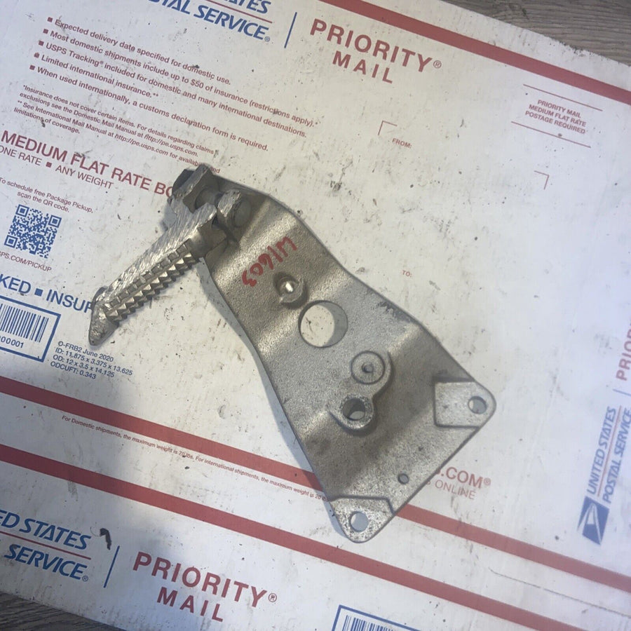 91 SUZUKI GSXR750 GSXR 1100 W FRONT Left RIDER FOOT PEG MOUNT BRACKET