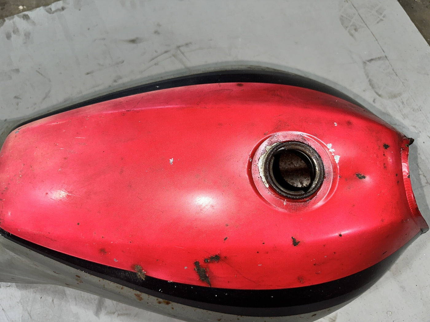 1984 1985 Yamaha FJ600 FJ 600 OEM Gas Fuel Tank 33M-24110-00-09