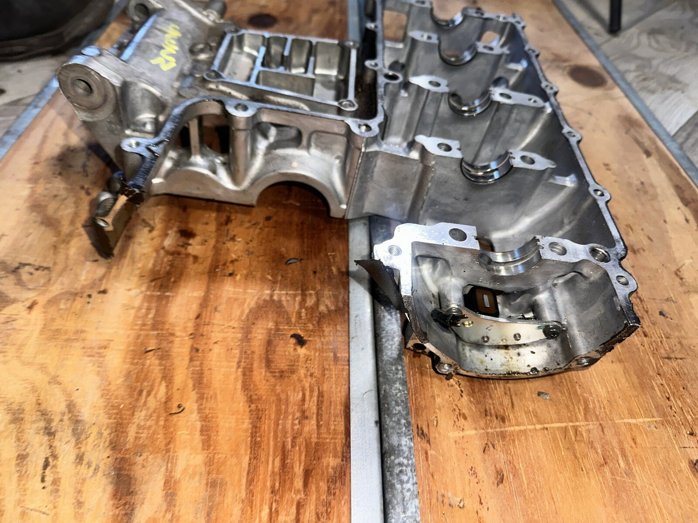 Suzuki 2004 2005 GSXR600 Engine Motor Crankcase Block Middle Section