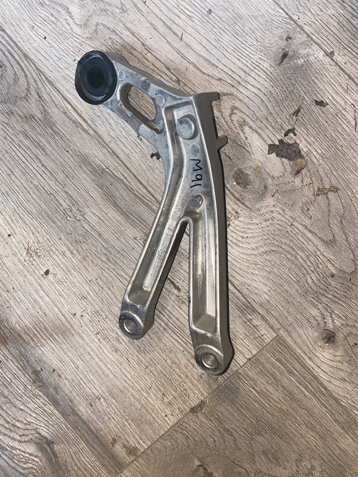 2002 Yamaha YZF R6 R6R OEM Rear Right RH Foot Peg Rest Bracket Hanger