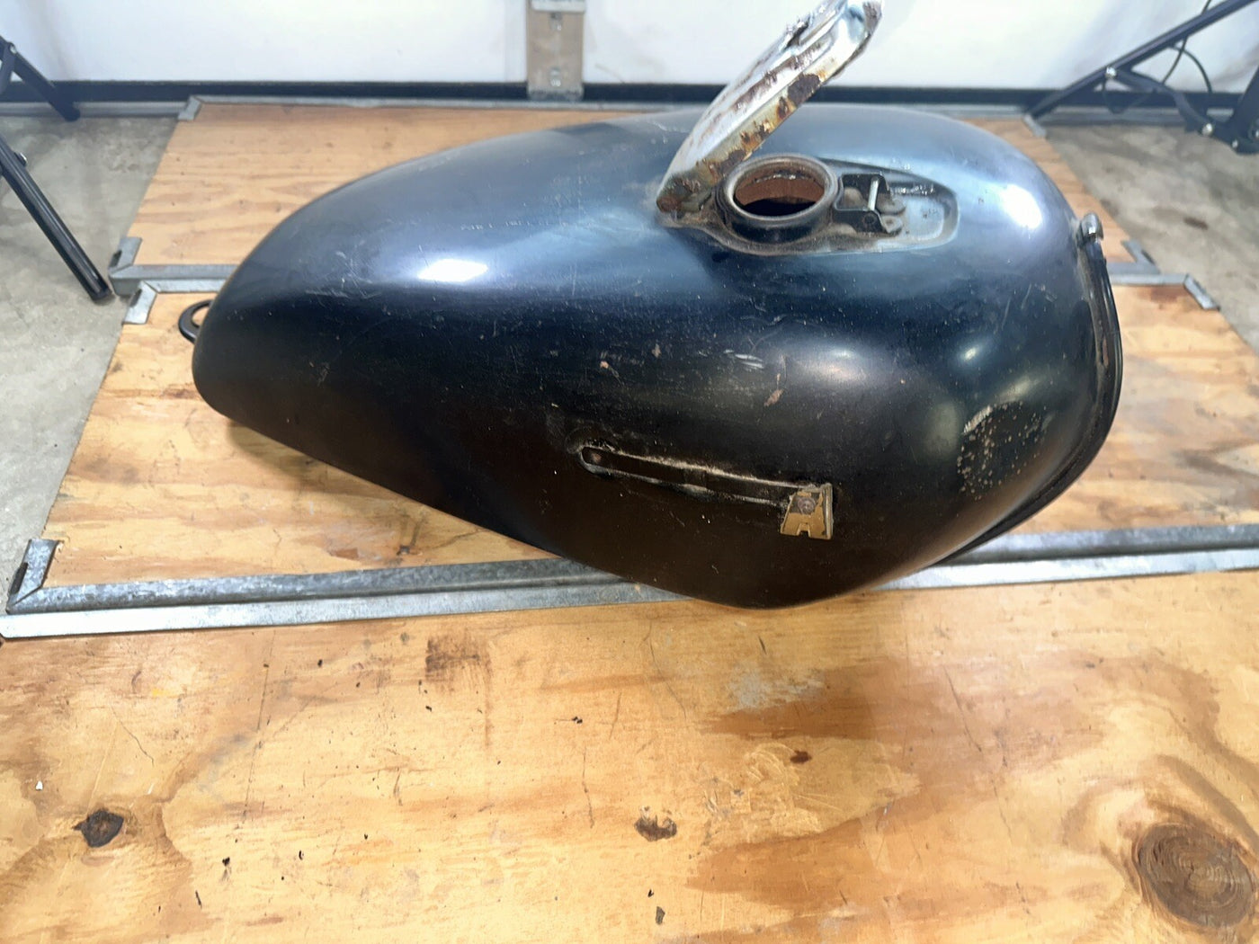 1978 Yamaha XS 650 Gas Fuel Tank 2F0-24110-00-01 1978