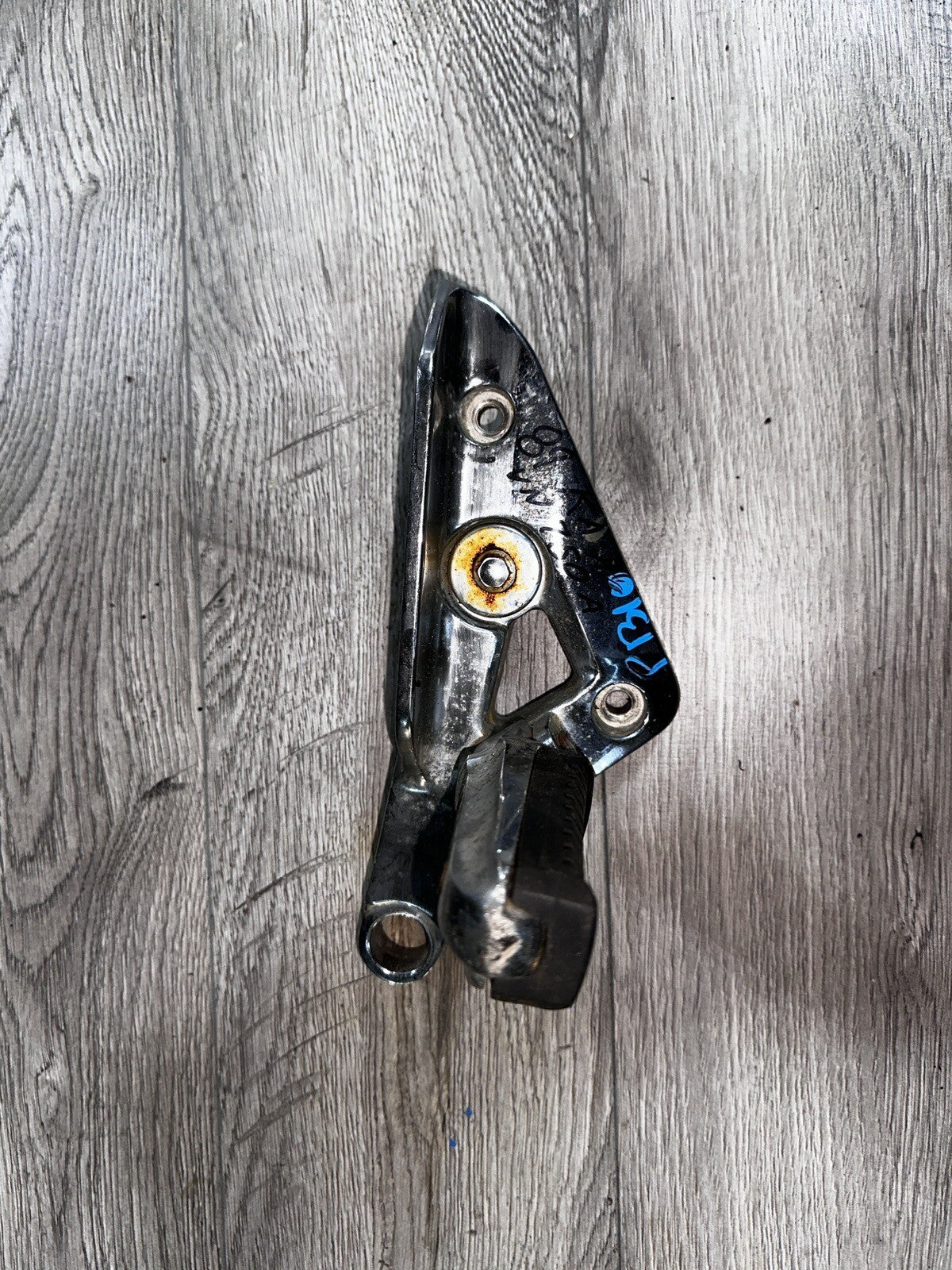 Kawasaki VN750 Vulcan 1986 Left Foot Rest Hanger + Peg