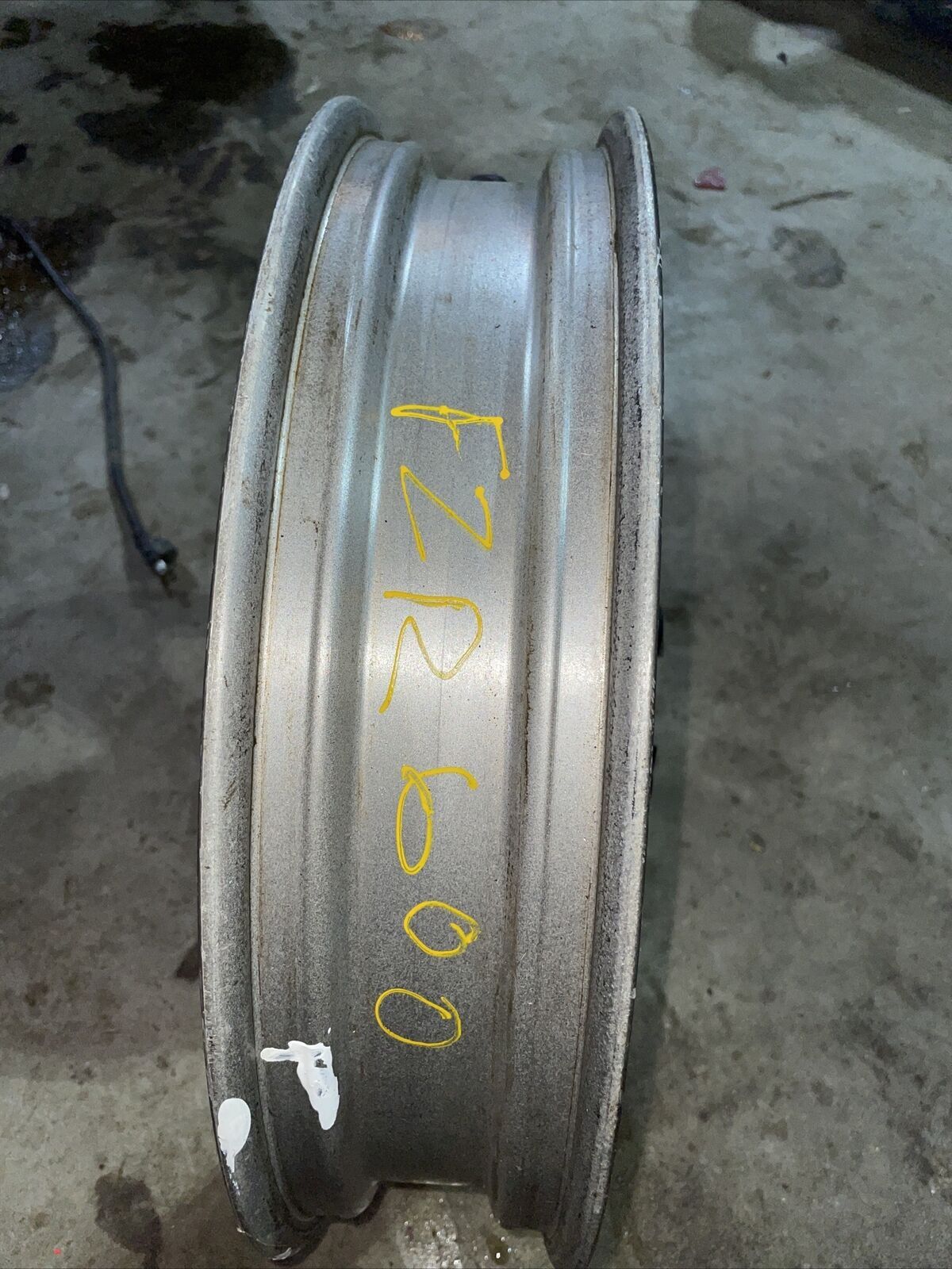 YAMAHA FZR600 FRONT WHEEL RIM 3HE-25168-00-UA FZR600R FZR 600R 600  jh