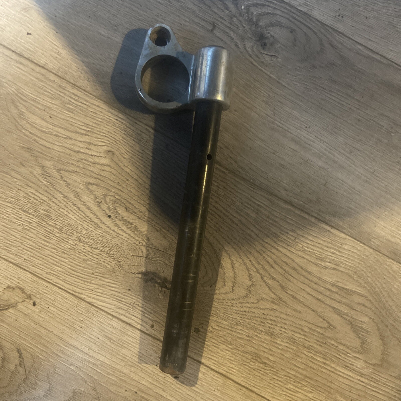 94 SUZUKI GSX 600 F KATANA RIGHT STEERING HANDLE BAR CLAMP GSX600