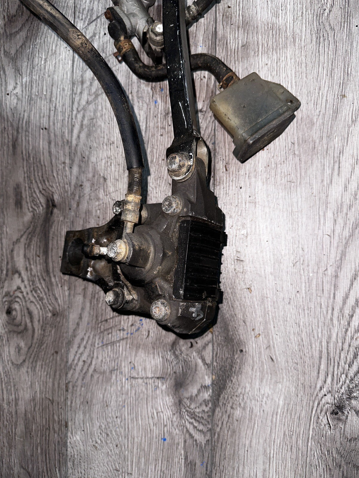 1998 SUZUKI GSXR750 REAR BACK BRAKE CALIPER W/ MASTER