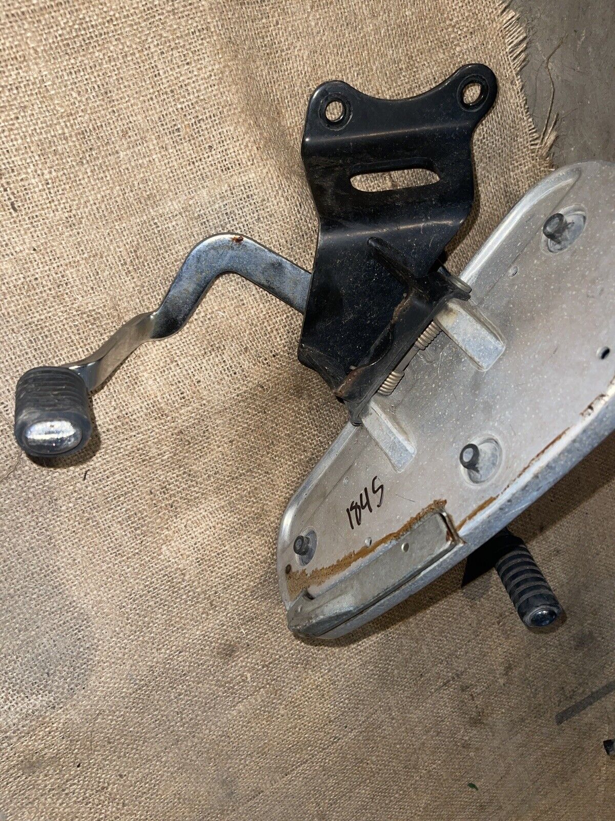 97 Yamaha XVZ 13 1300 XVZ1300 Royal Star front left foot rest peg board shifter