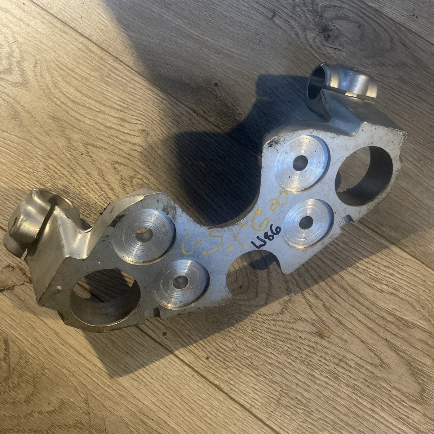Suzuki Katana 600 GSX UPPER TRIPLE TREE CLAMP