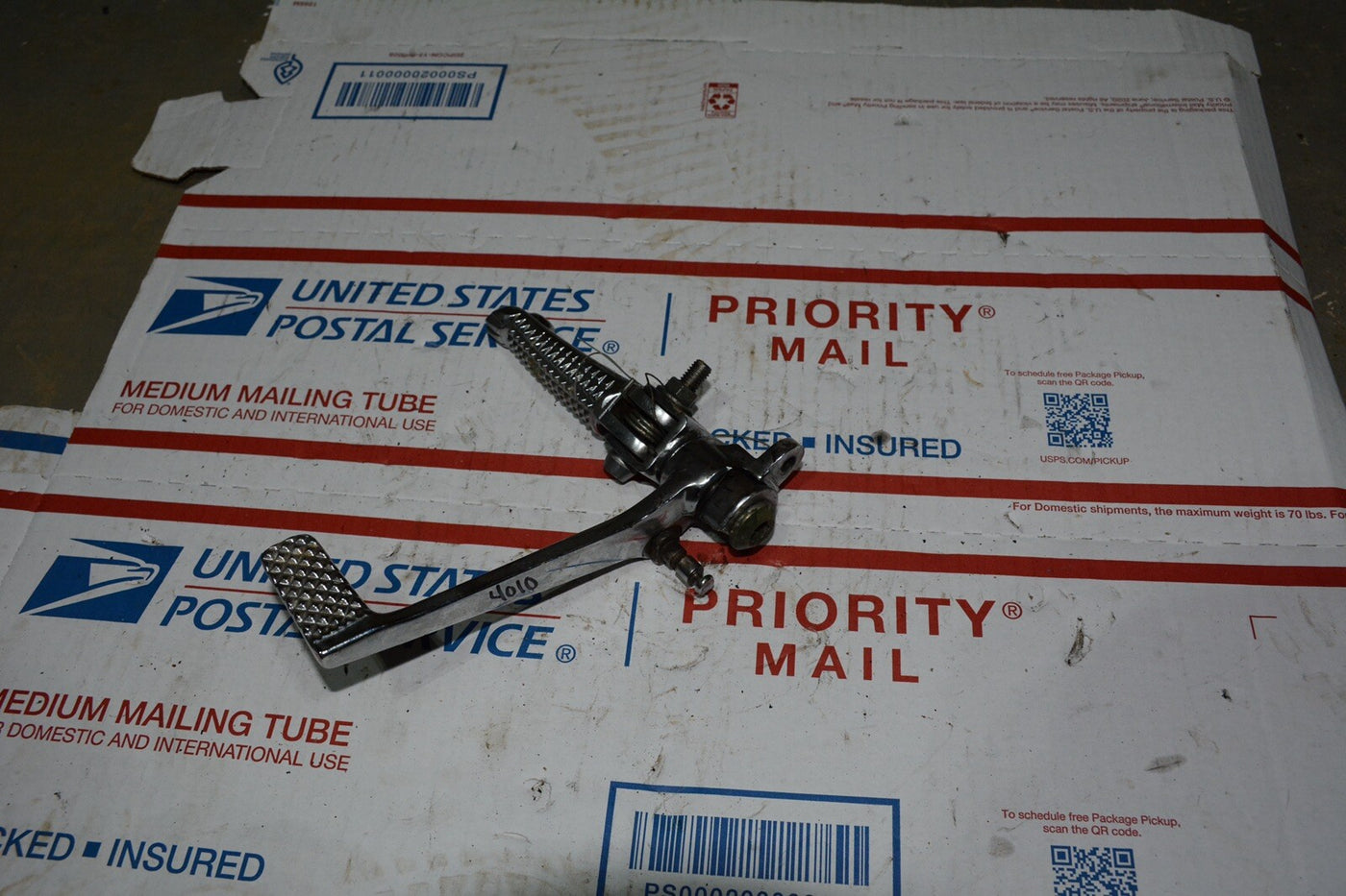 2001 YAMAHA YZF R6 RIGHT BACK BRAKE FOOT PEDAL 5EB-27211-01-00
