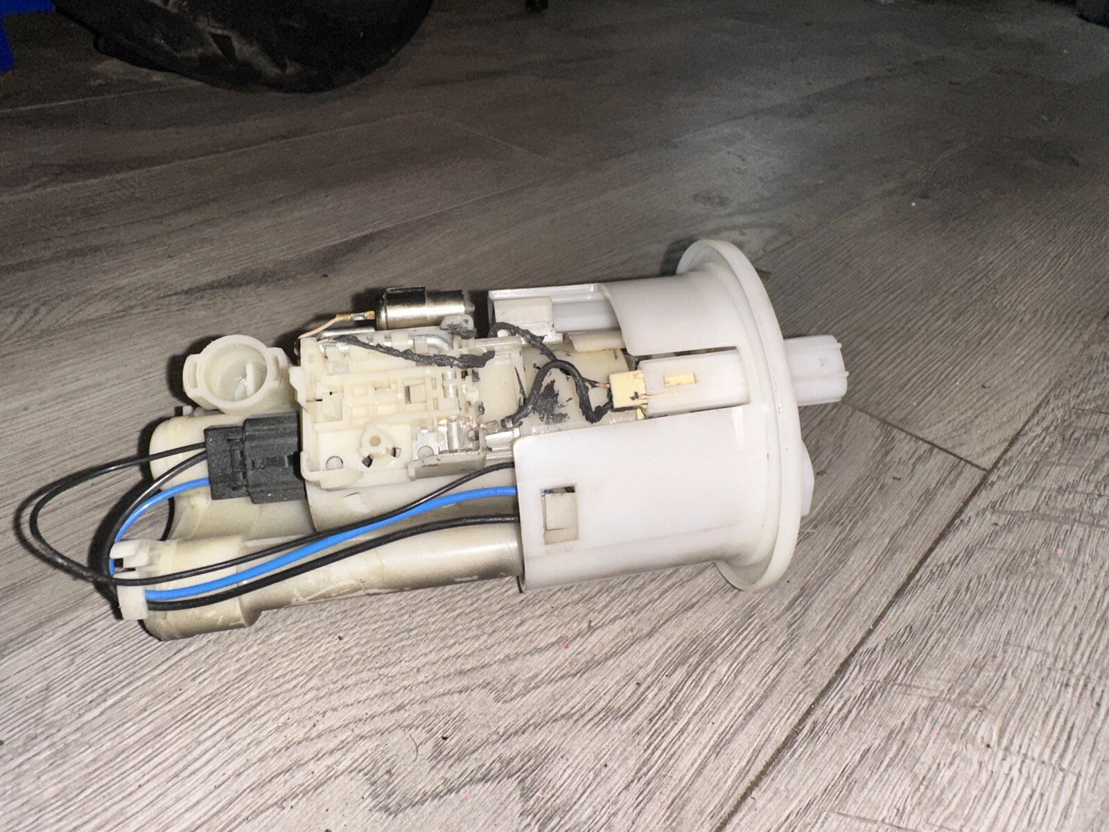 08-16 YAMAHA YZF R6 FUEL PUMP GAS PETROL SENDER UNIT