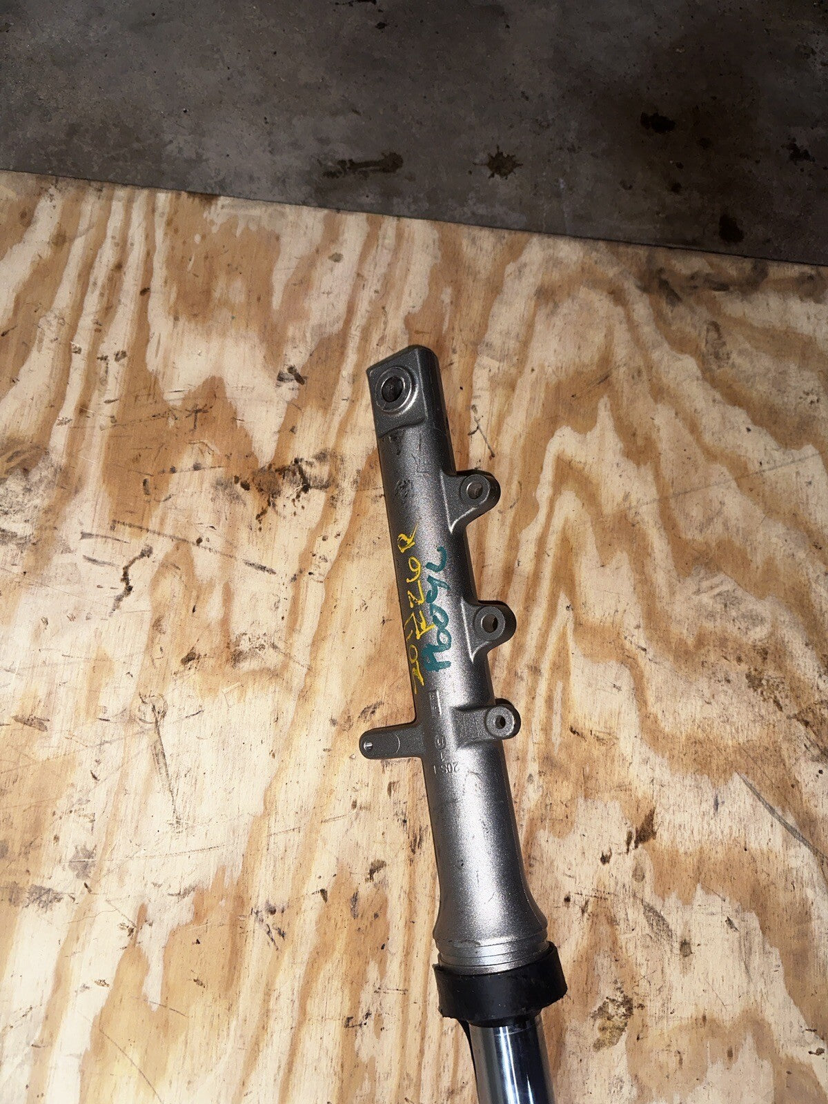 2009 - 2013 Yamaha FZ6R Left Fork BENT