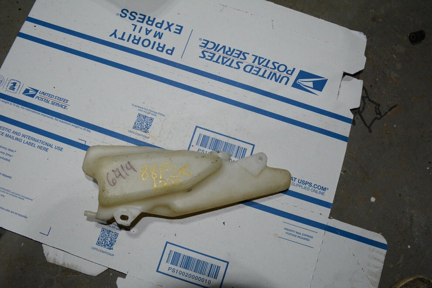 87 YAMAHA FZR1000 OEM COOLANT WATER TANK RESERVOIR BOTTLE