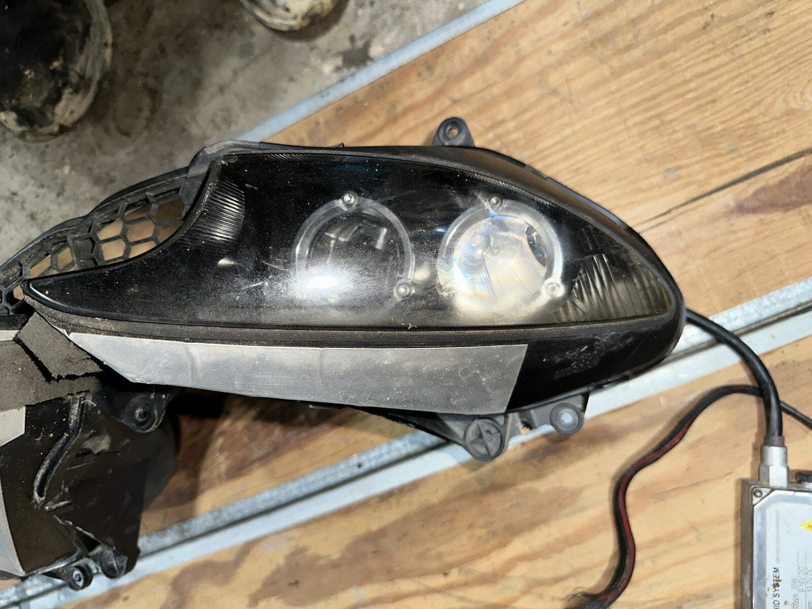 03-05 YAMAHA YZF R6 FRONT HEADLIGHT HEAD LIGHT LAMP HID