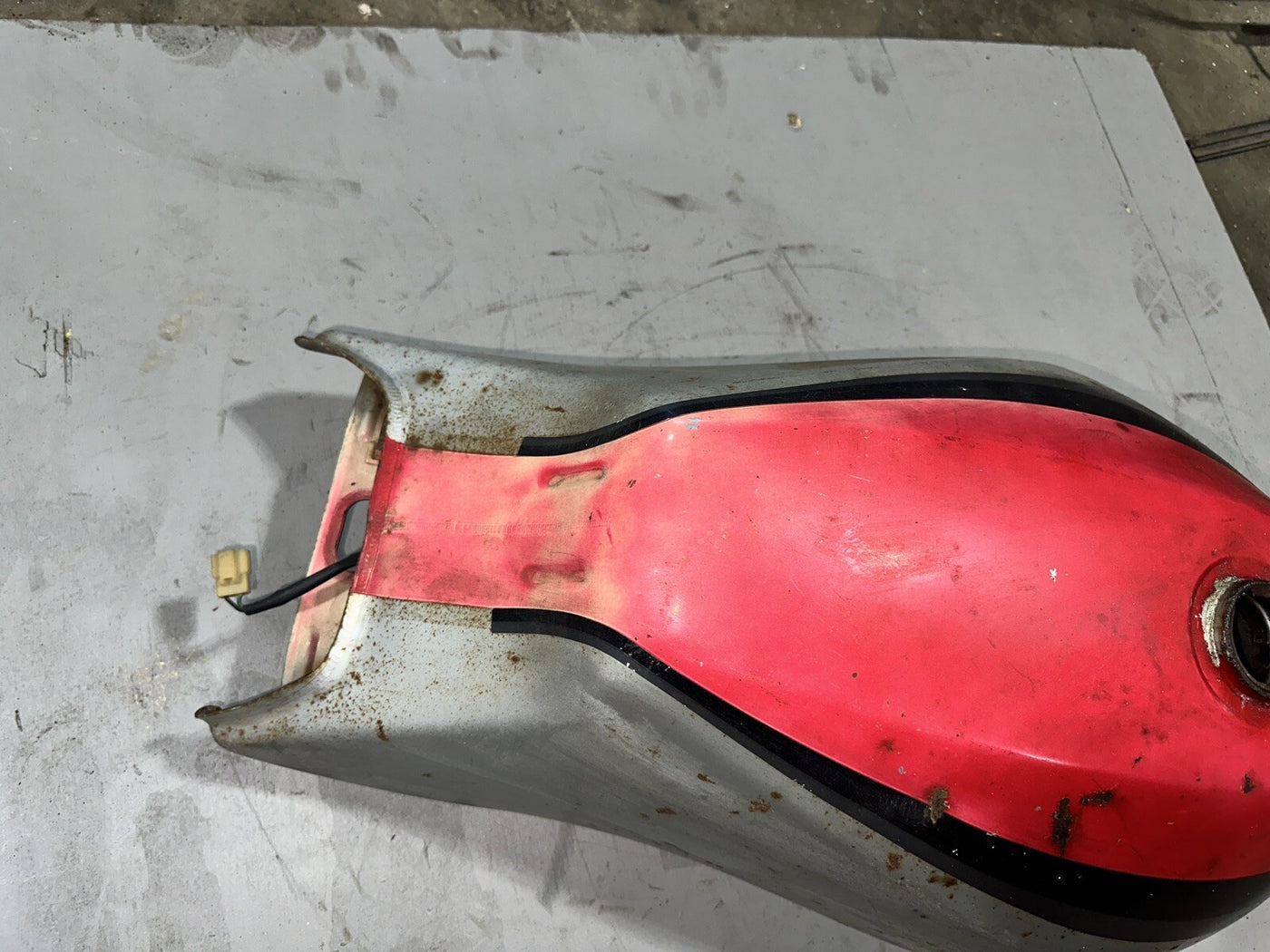 1984 1985 Yamaha FJ600 FJ 600 OEM Gas Fuel Tank 33M-24110-00-09