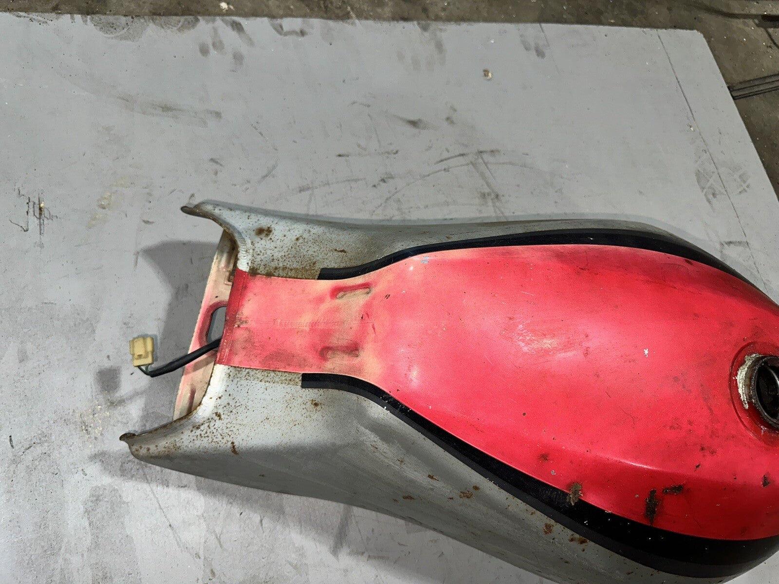 1984 1985 Yamaha FJ600 FJ 600 OEM Gas Fuel Tank 33M-24110-00-09