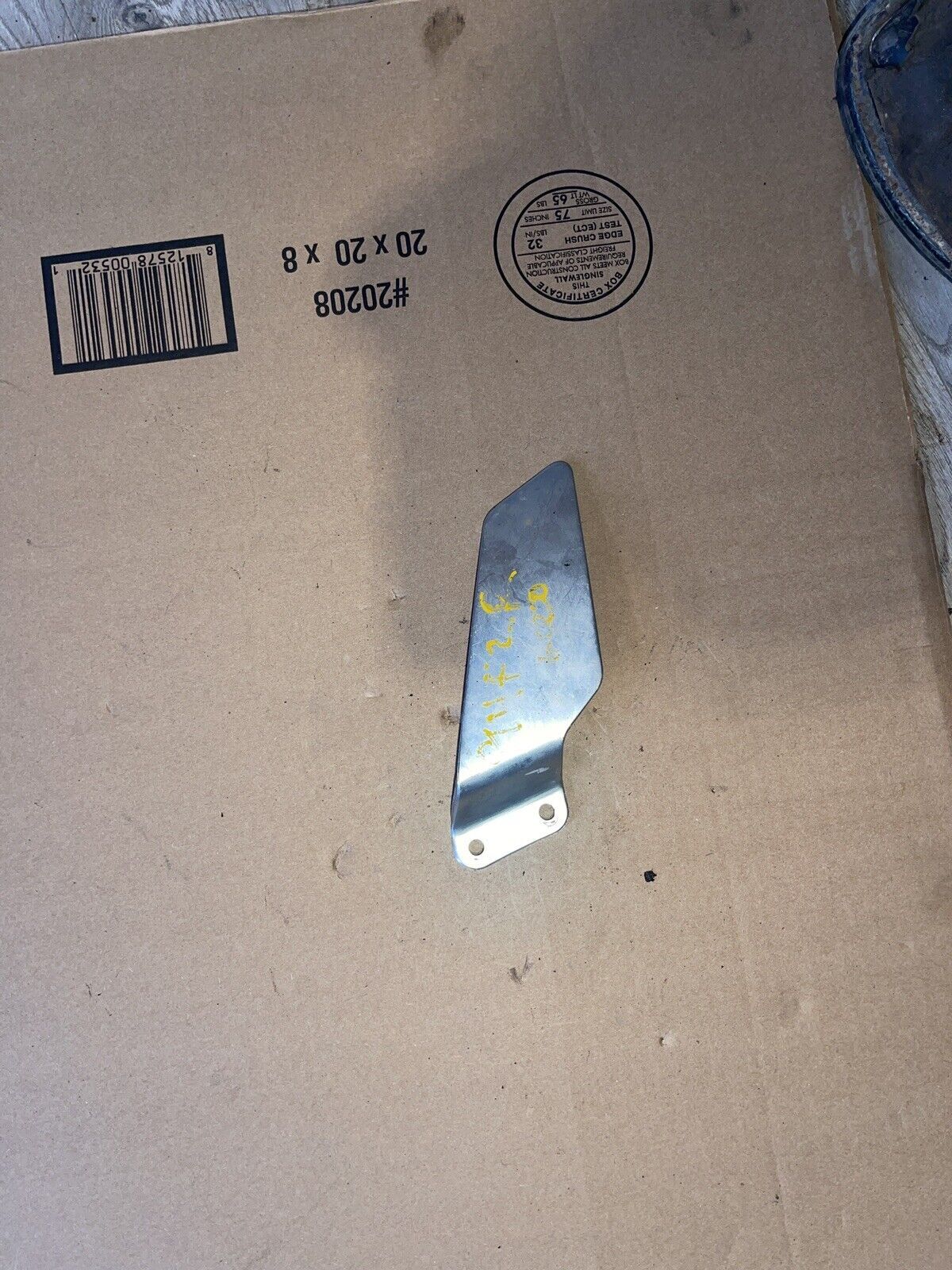 1994 94 Yamaha FZR600 FZR 600 right heel guard side cover 