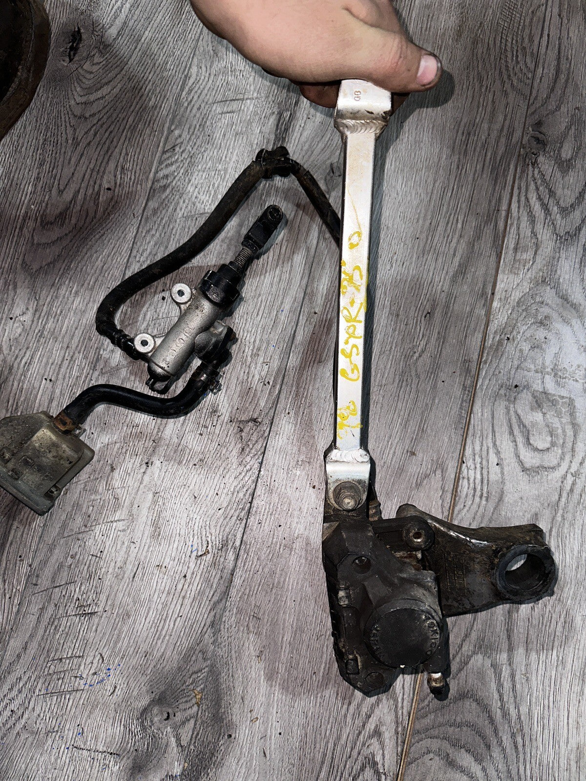 1998 SUZUKI GSXR750 REAR BACK BRAKE CALIPER W/ MASTER
