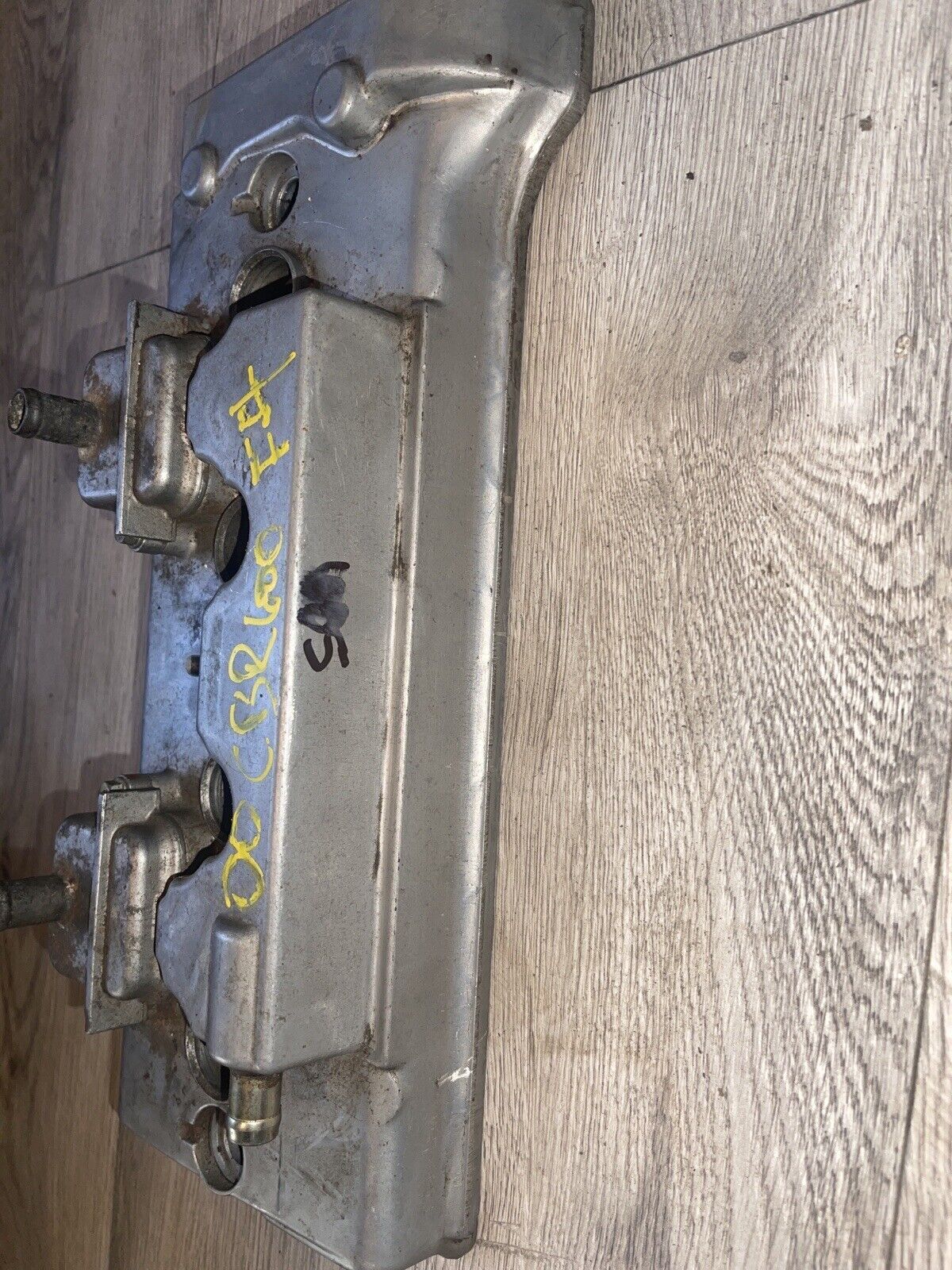 2000 99 00 Honda CBR 600 F4 engine valve cover 