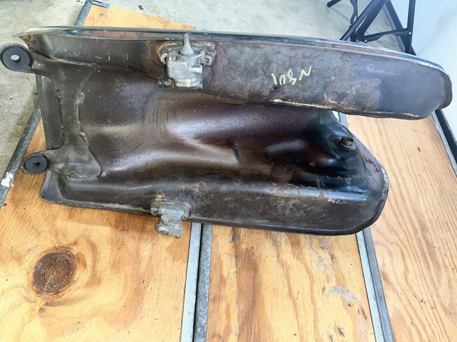 1976 1977 Yamaha XS500 XS 500 OEM Fuel Gas Tank 1A8-24110-01-09