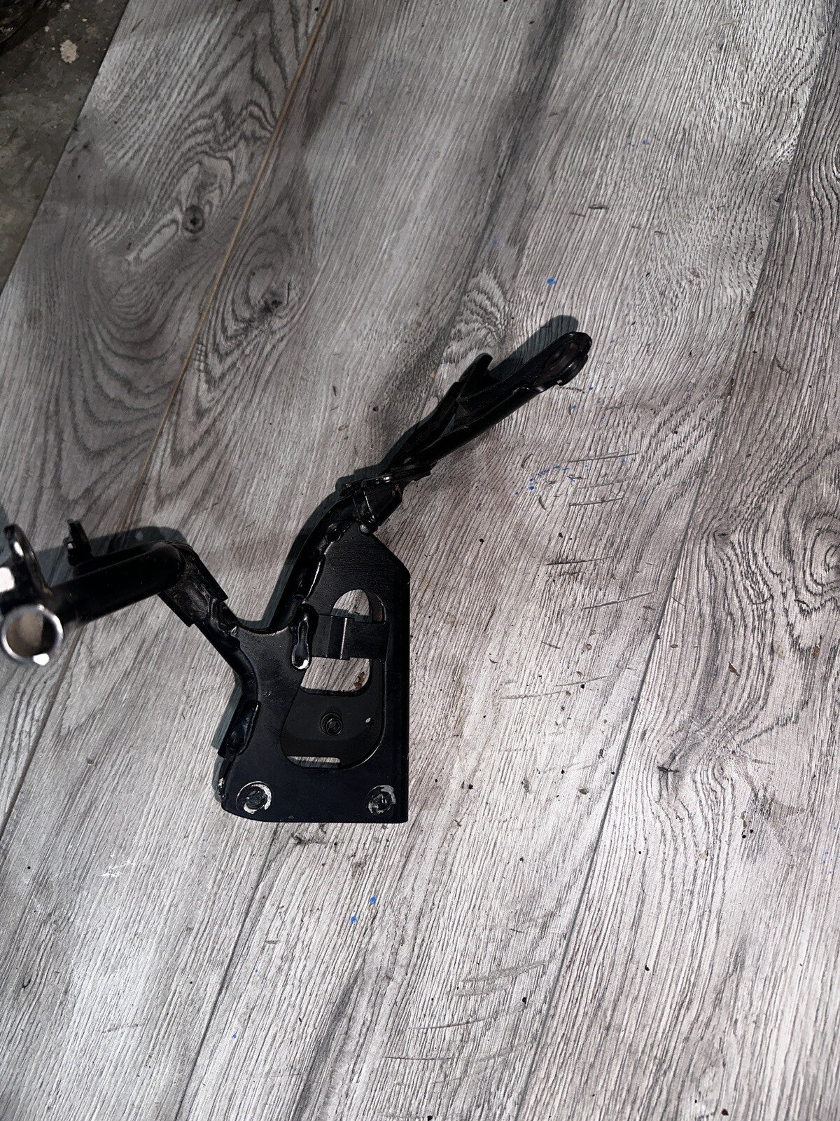 1997-98 Suzuki GSXR600 front fairing stay bracket OEM