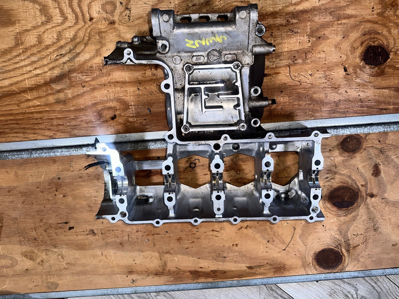 Suzuki 2004 2005 GSXR600 Engine Motor Crankcase Block Middle Section
