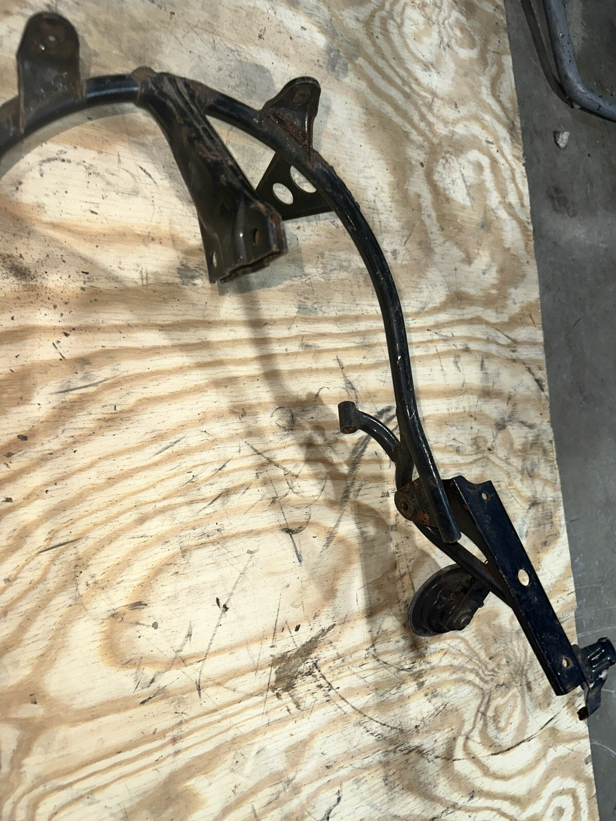 86 Honda GL 1200 A GL1200 Goldwing front fairing cowl mount bracket stay