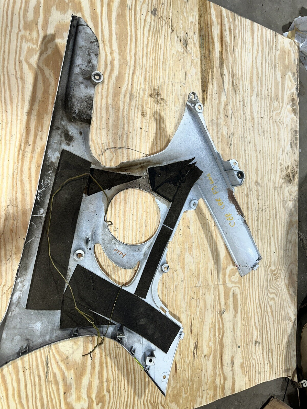 95-98 HONDA CBR600F3 LEFT MID UPPER SIDE FAIRING COWL PLASTIC