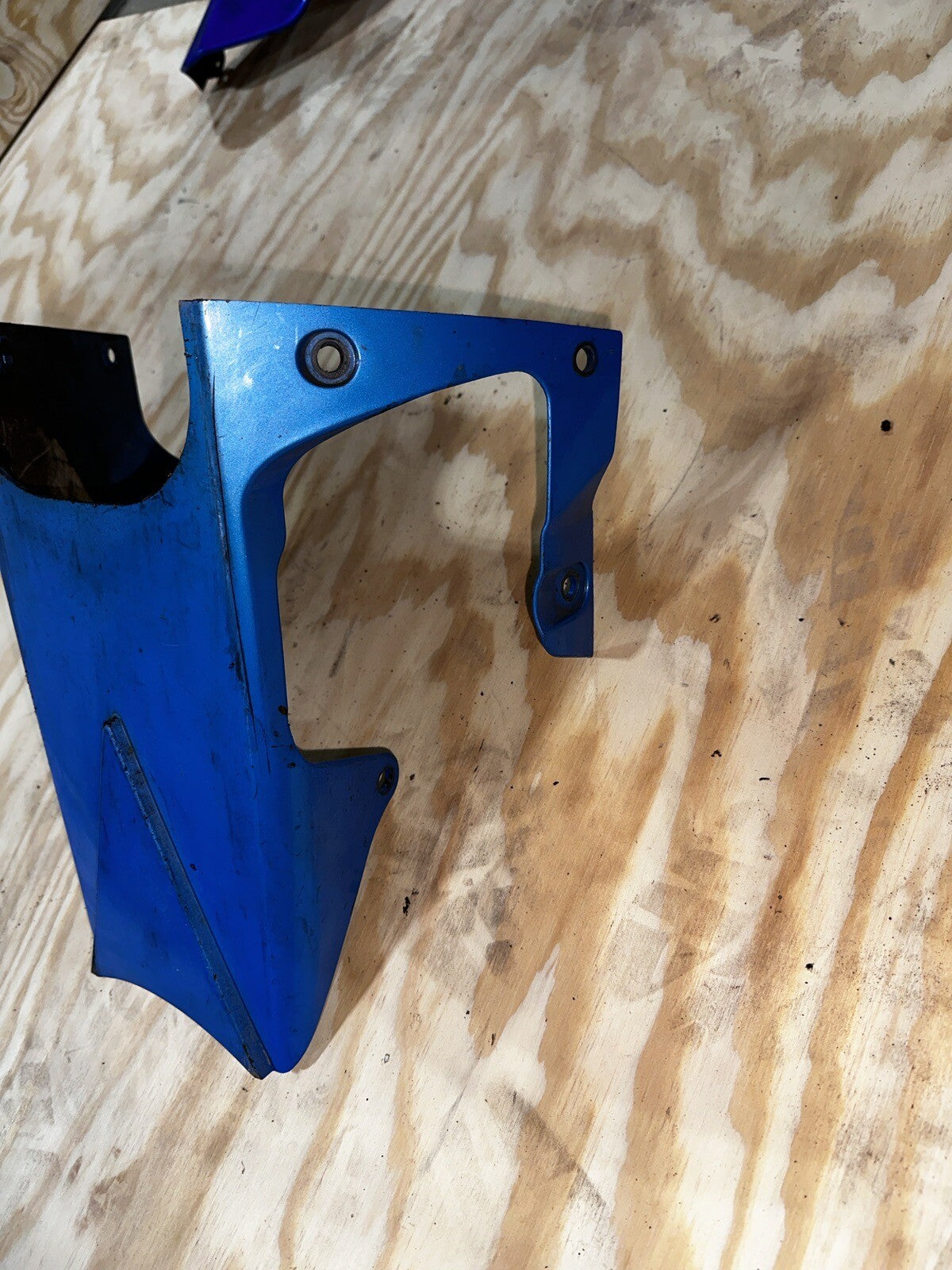 91 92 GSXR1100 LEFT REAR BACK TAIL FAIRING UNDERTAIL COWL PLASTIC BAD TABS