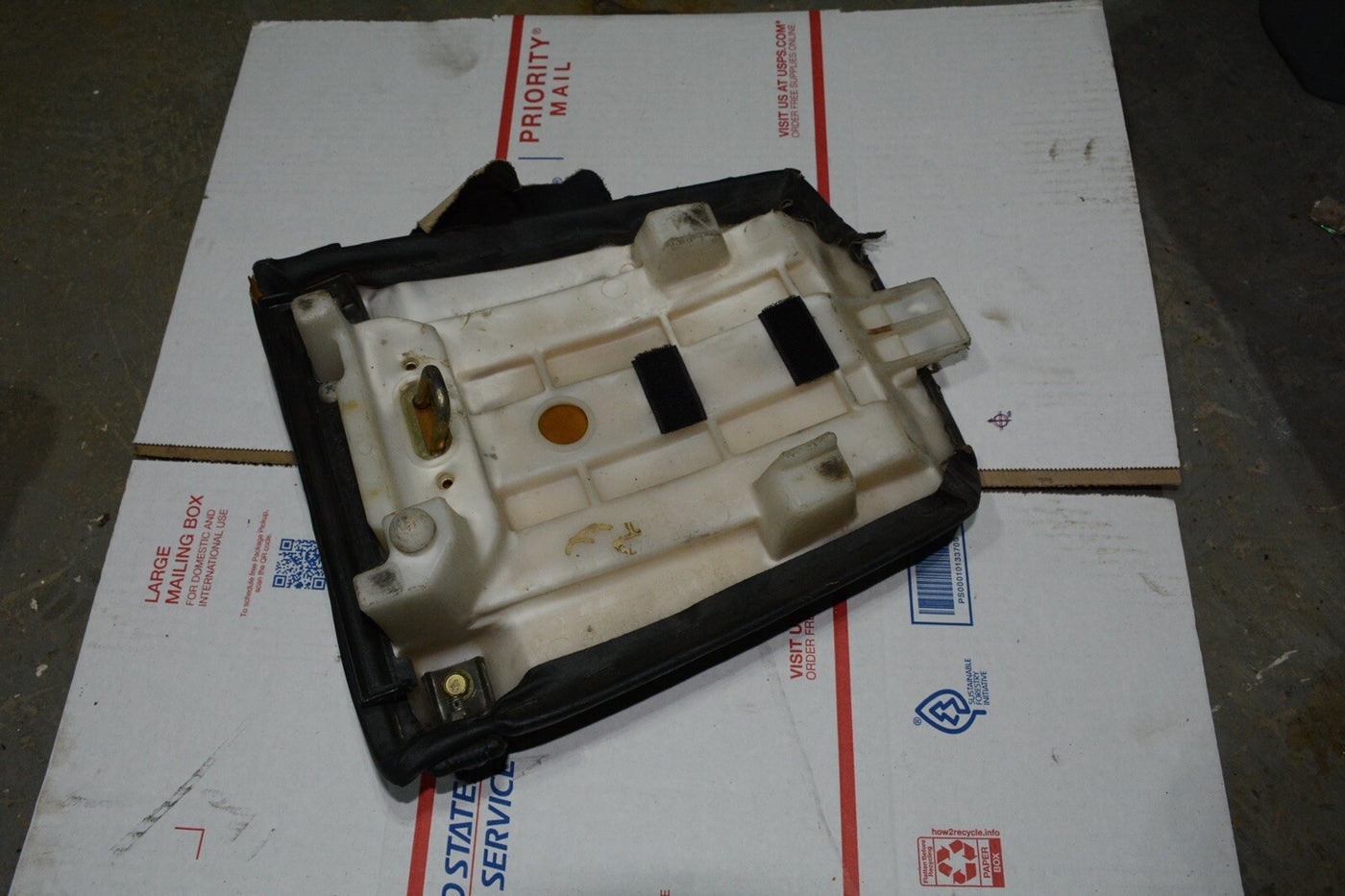 89-97 YAMAHA FZR600 REAR PASSENGER SEAT