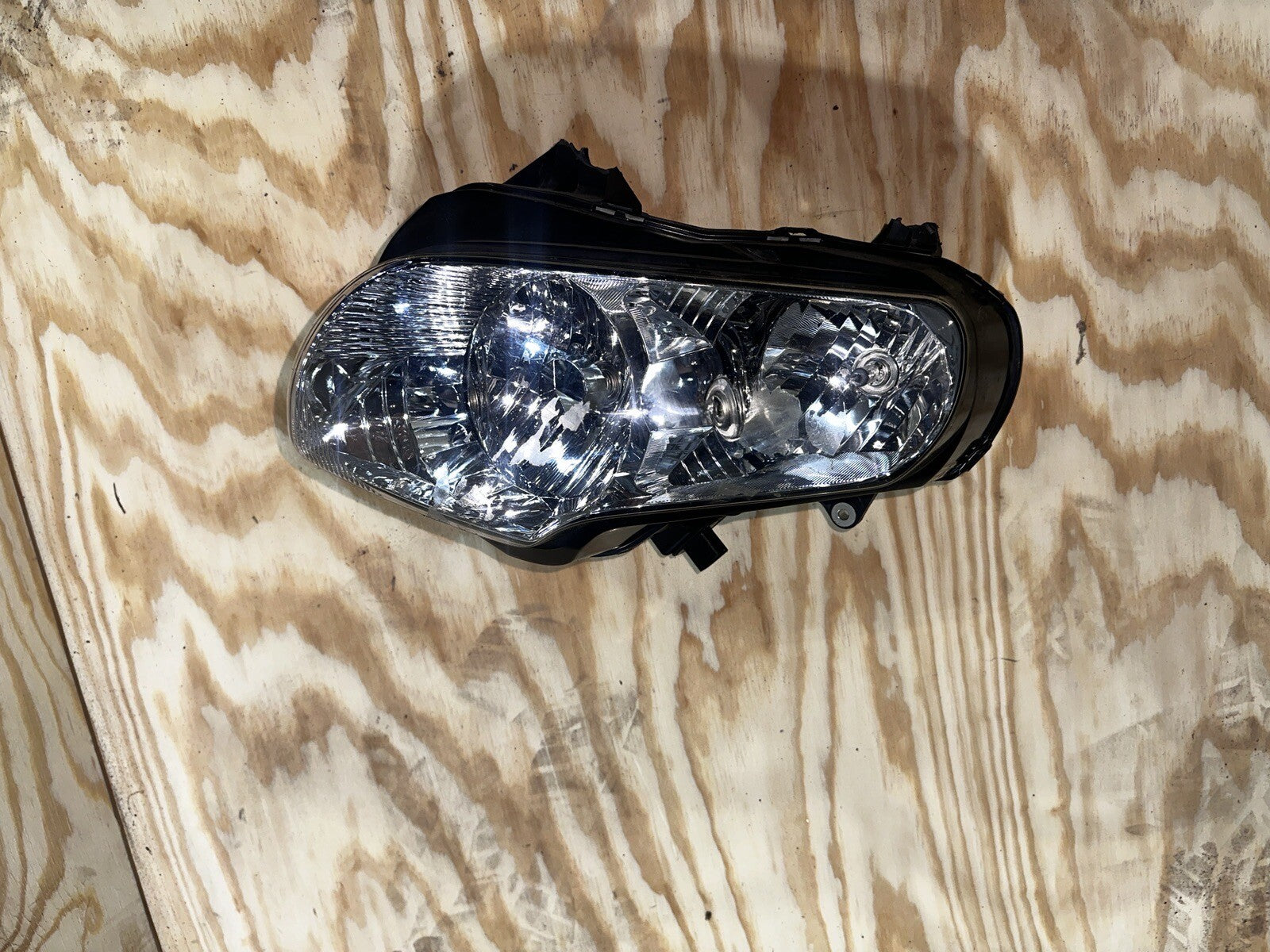 08 Honda Goldwing GL 1800 Front Left Headlight Head Light Lamp Broken Mount Tabs