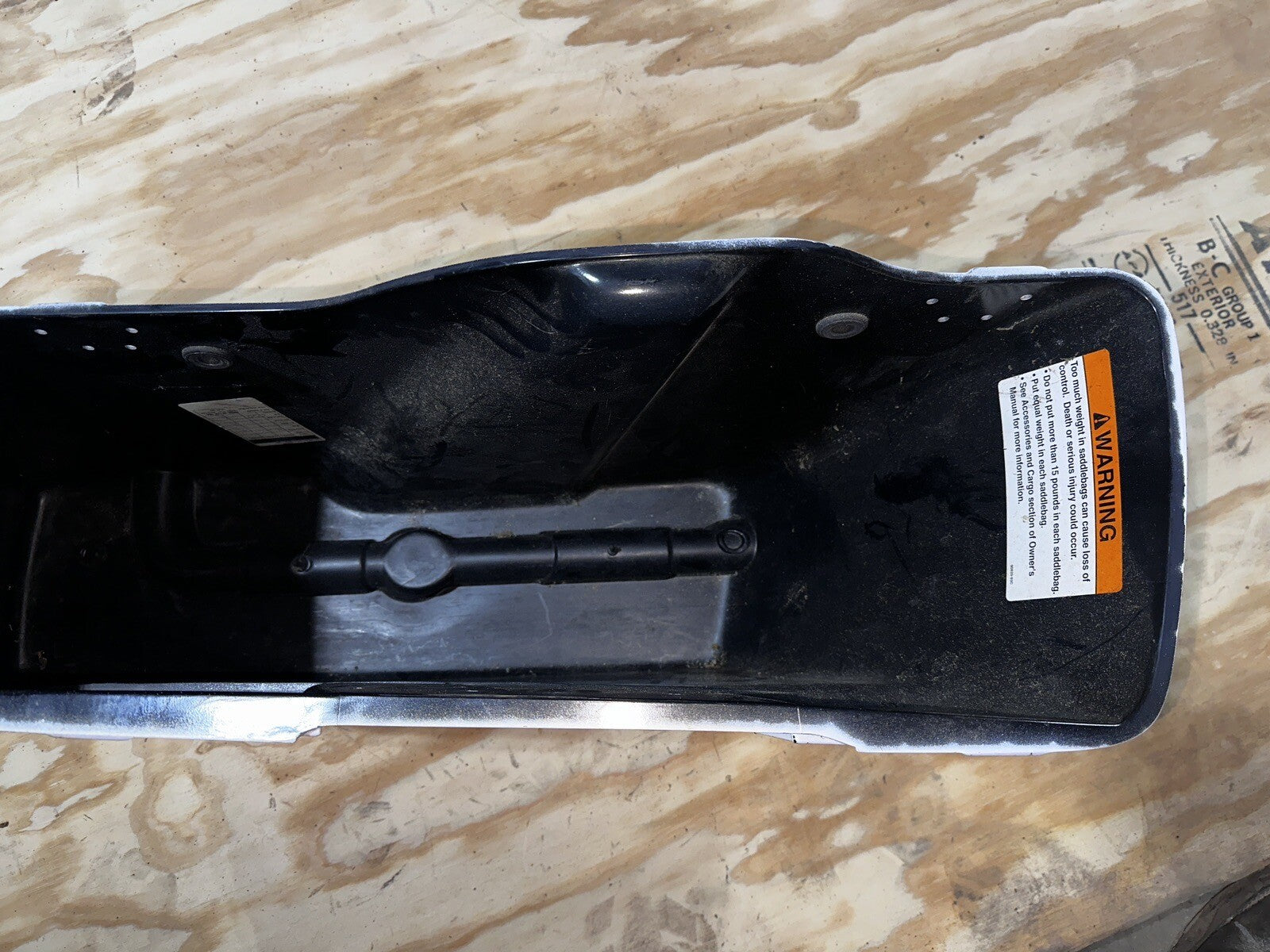 1997-2013 HARLEY DAVIDSON TOURING RIGHT SIDE SADDLEBAG BOTTOM HARD BAG 