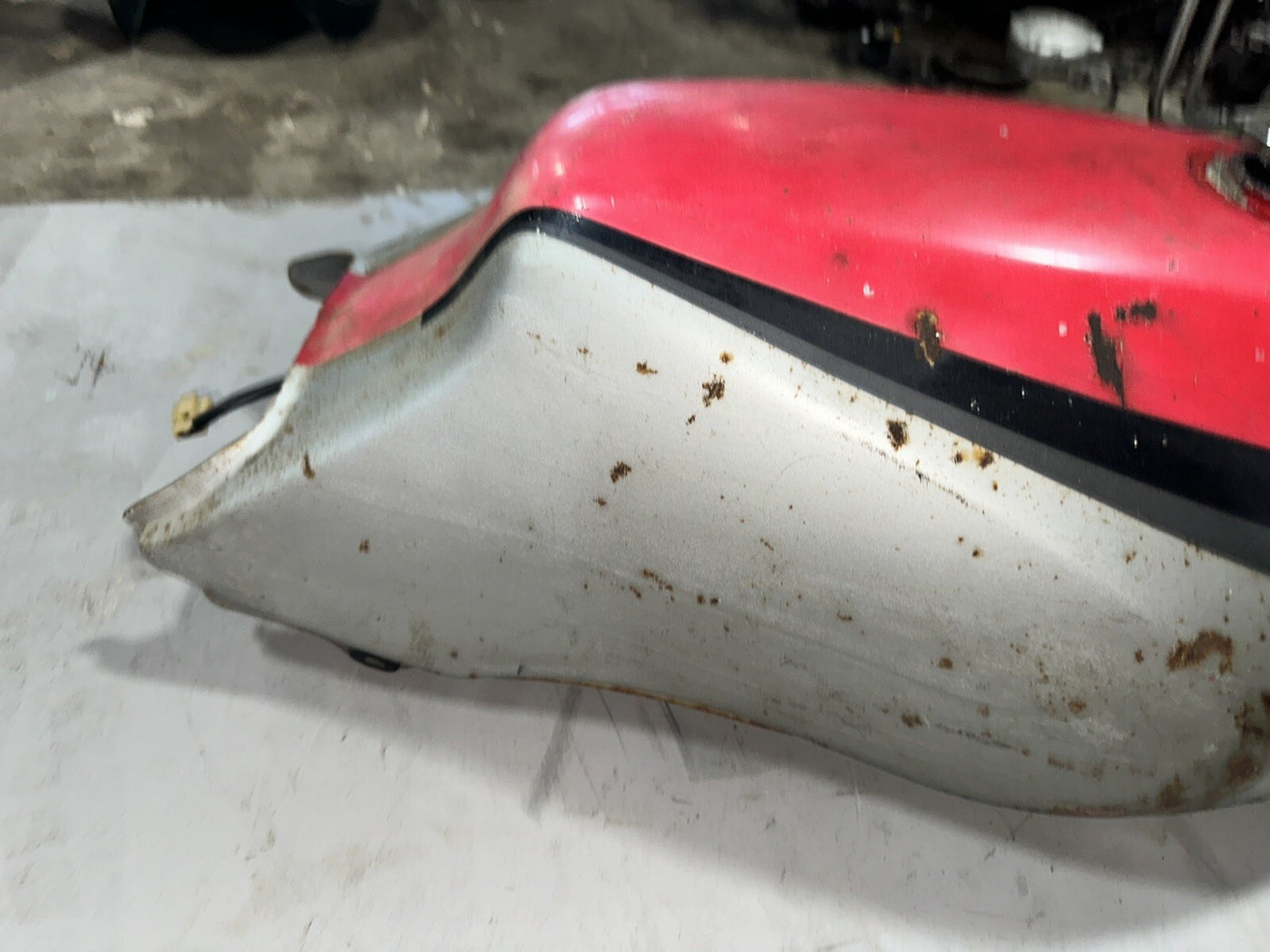 1984 1985 Yamaha FJ600 FJ 600 OEM Gas Fuel Tank 33M-24110-00-09