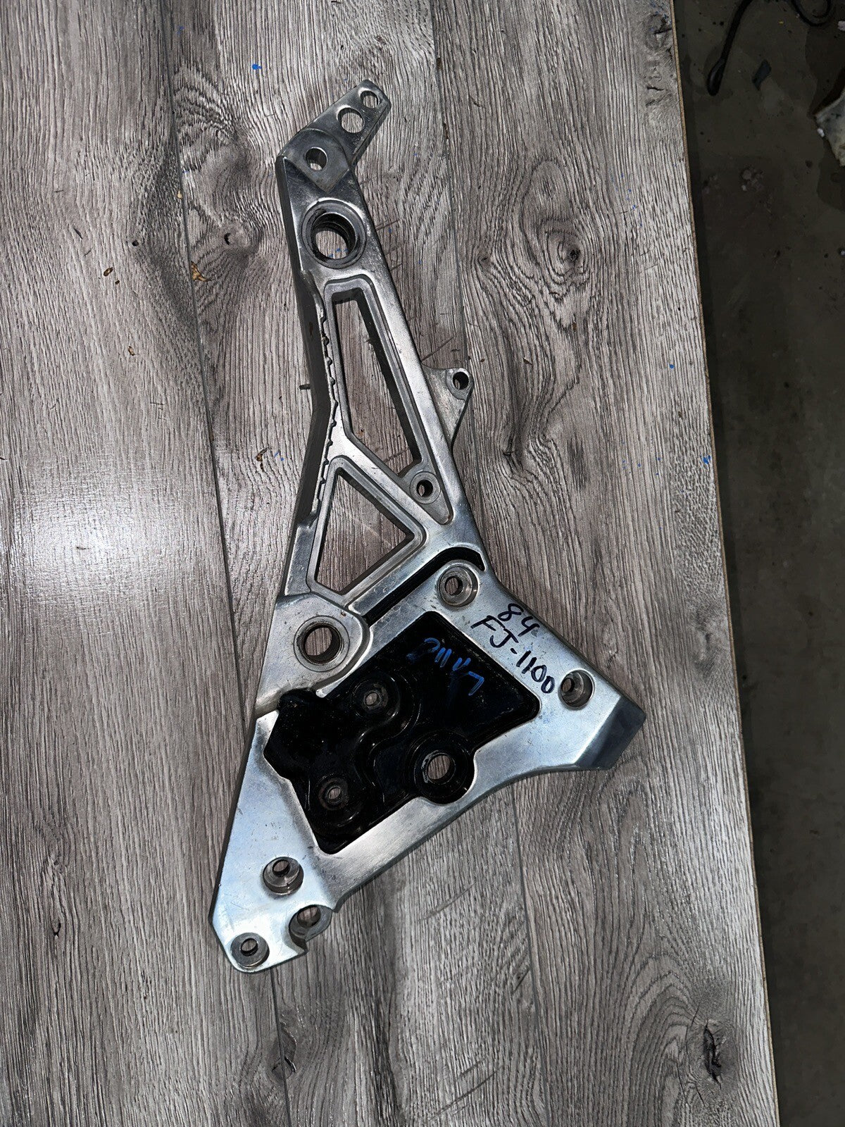 1984-1987 Yamaha FJ1100 FJ1200 Right Front/Rear Footrest Foot Peg Bracket Mount