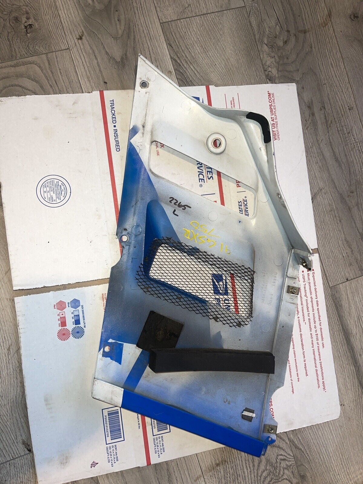 1991-1992 Suzuki GSXR 750 left side fairing, left mid fairing plastic, OEM