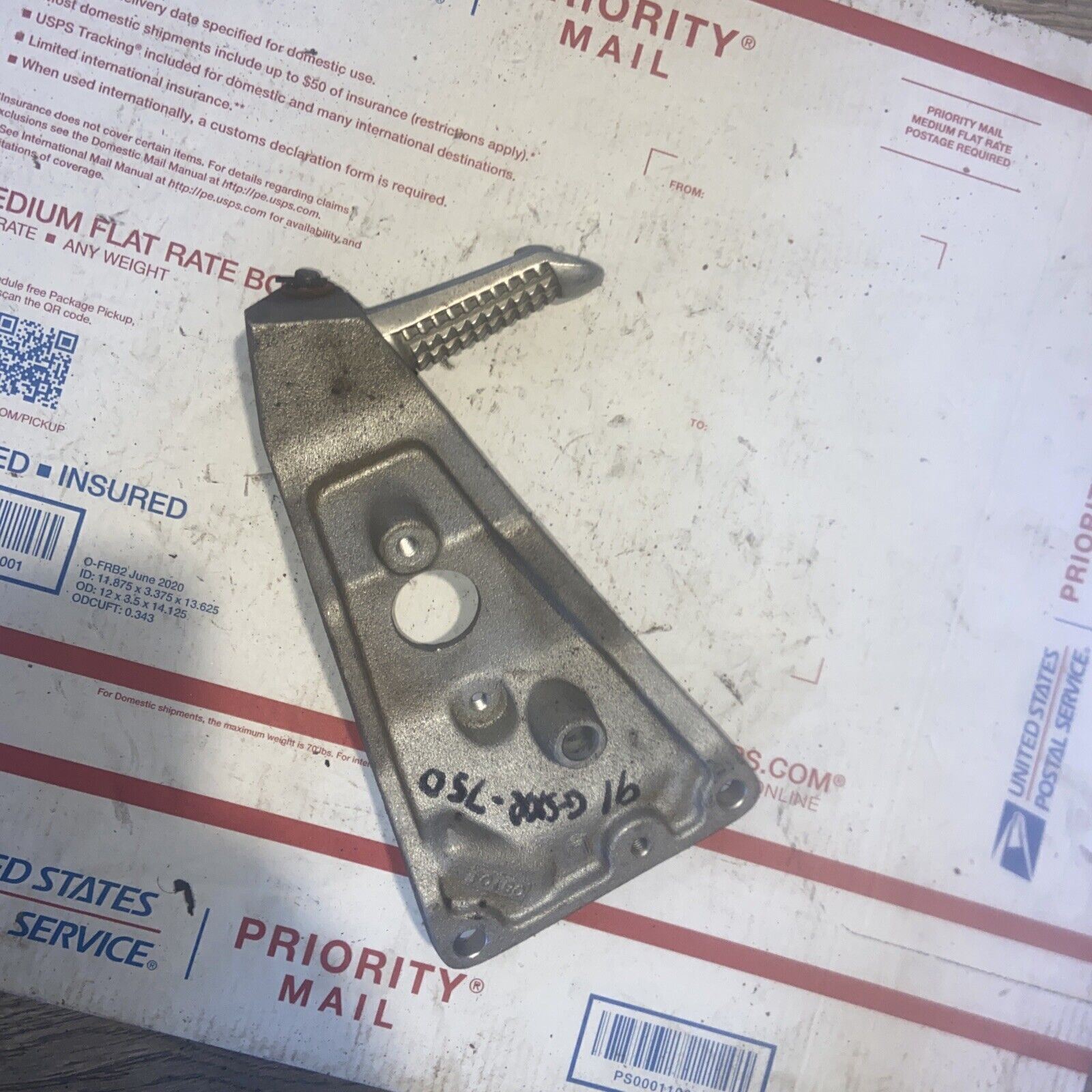 91 SUZUKI GSXR750 GSXR 1100 W FRONT Left RIDER FOOT PEG MOUNT BRACKET