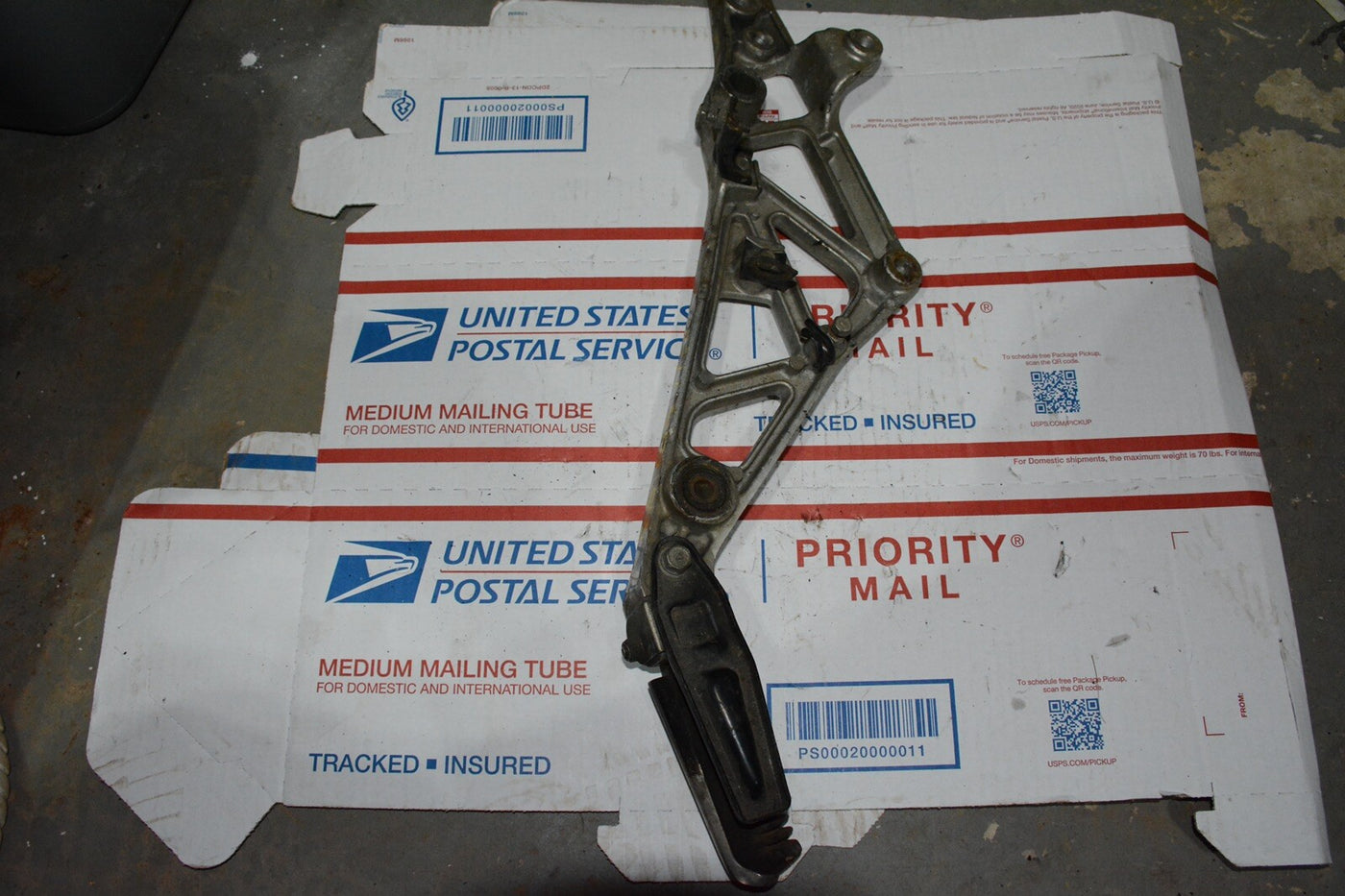 85' 84-86 Suzuki GS1150 GS-1150 GS1150E E / OEM RIGHT FOOT PEG REAR SET BRACKET